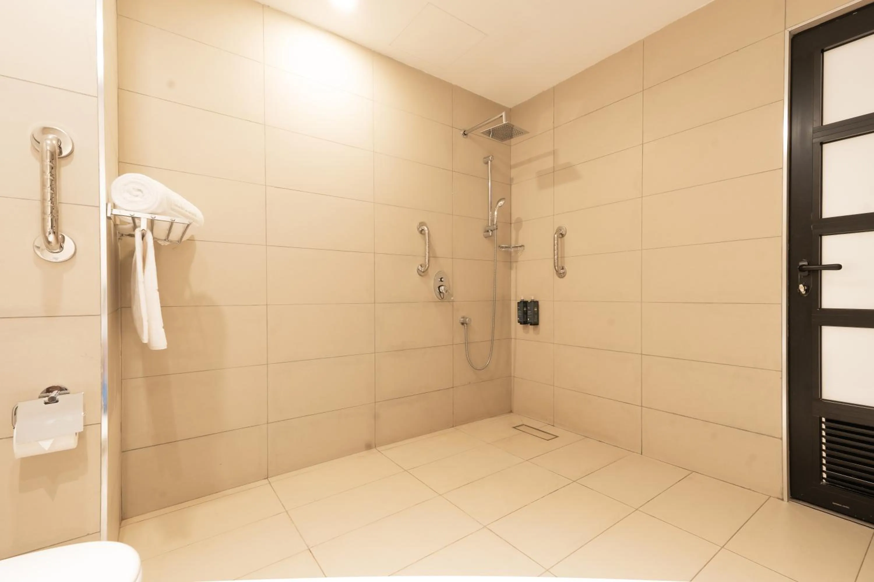 Shower in Sarova Imperial Hotel