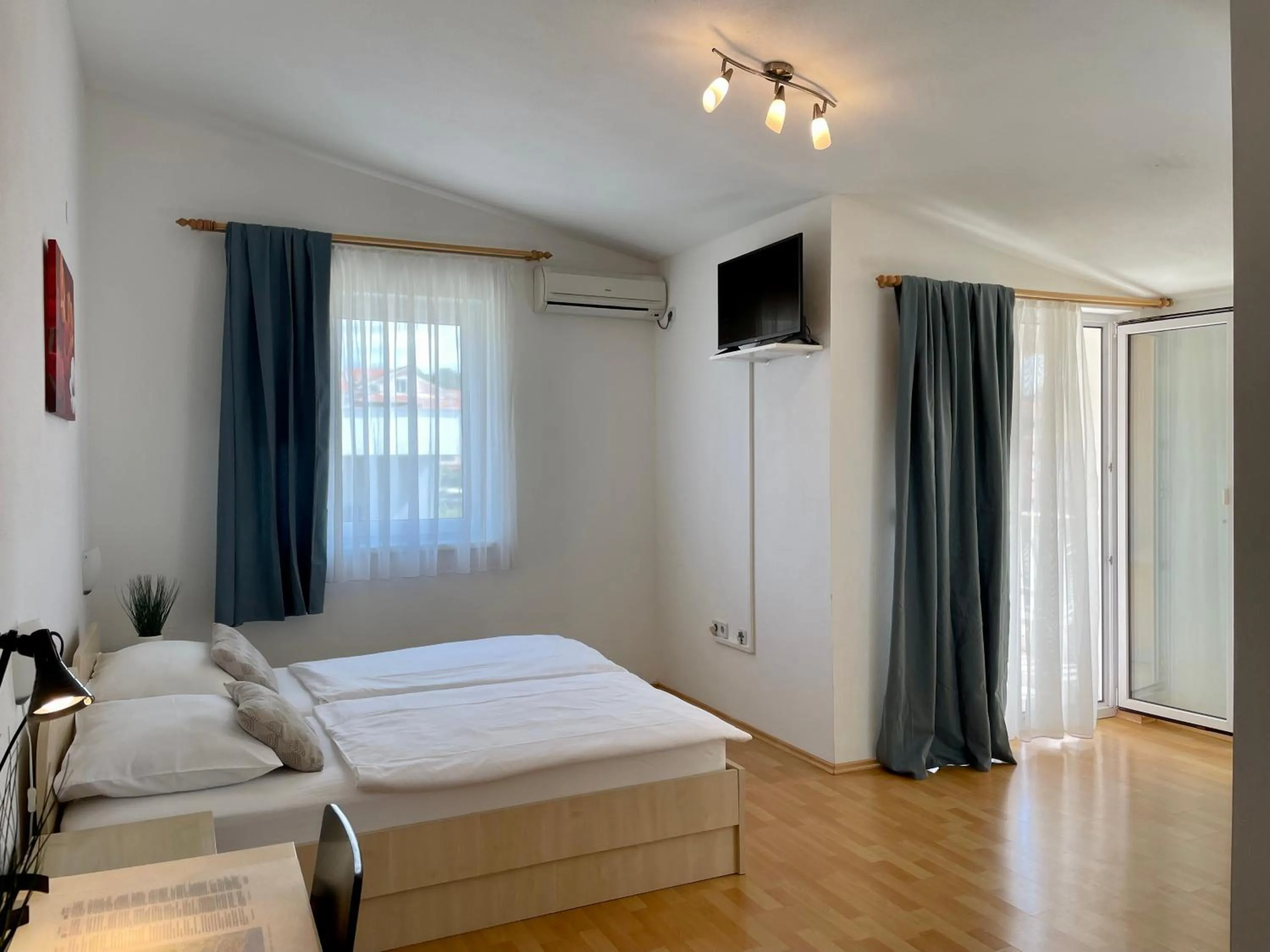 Rooms and Apartments Ana