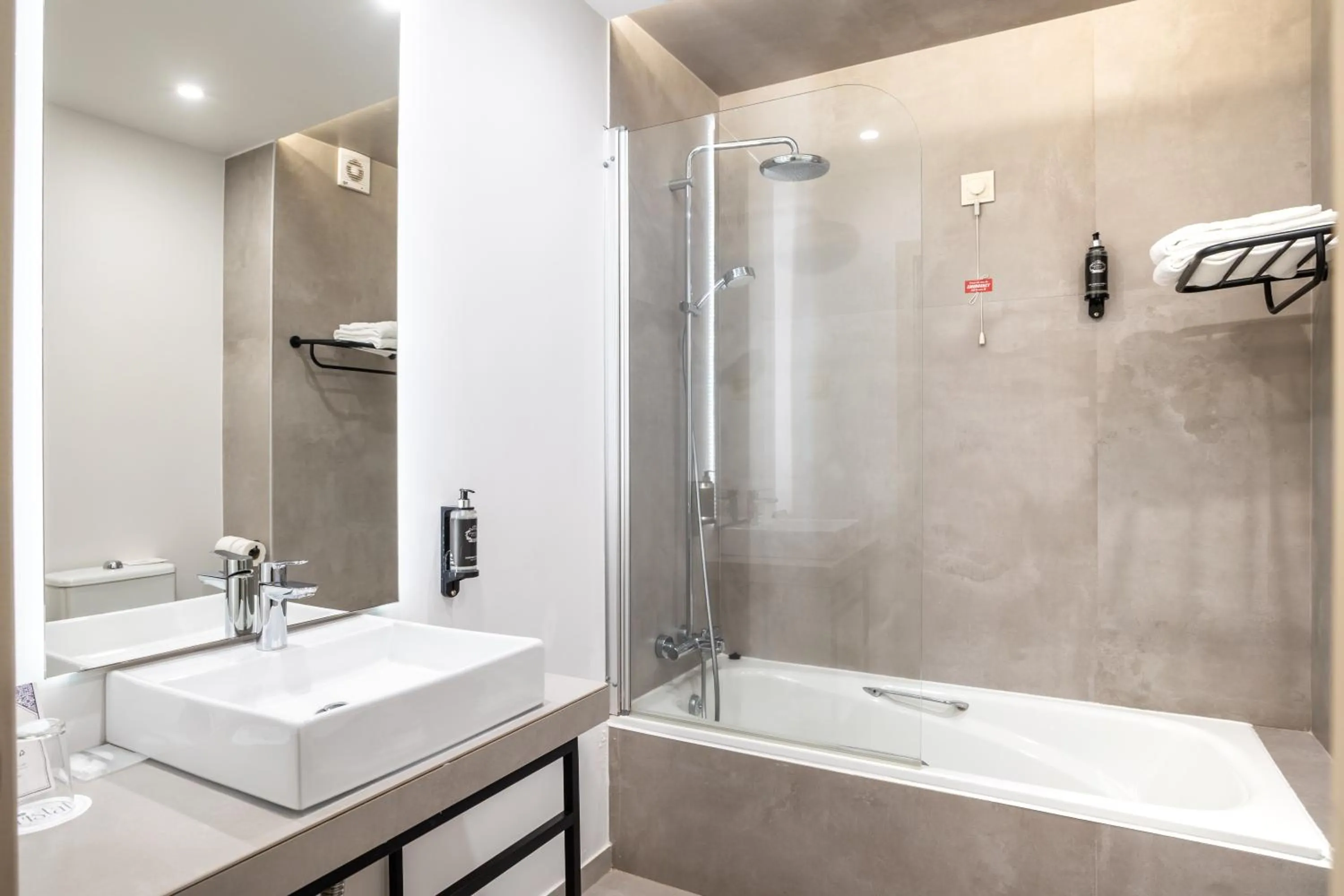 Toilet in Hotel Cristal Setúbal