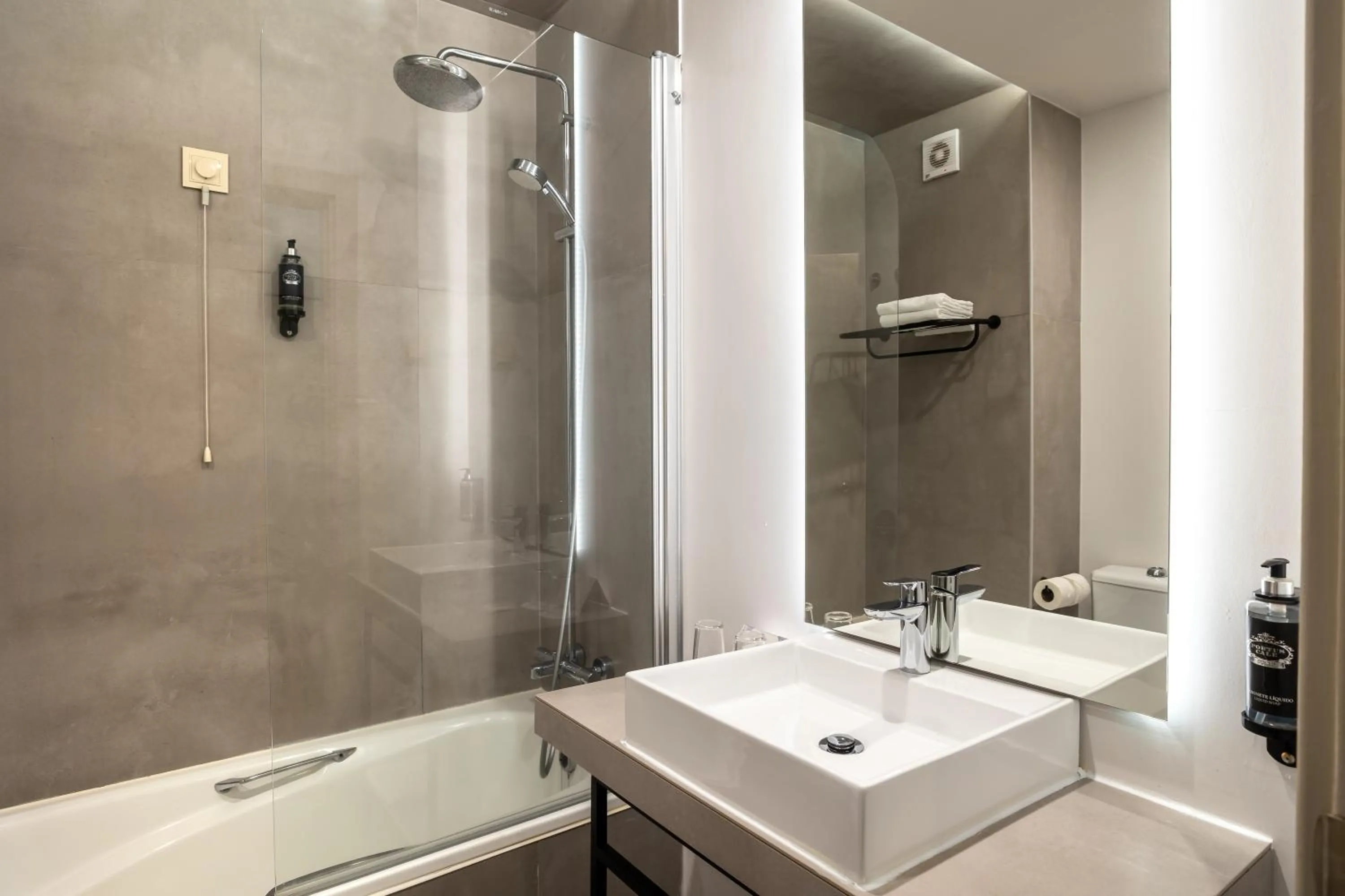 Toilet in Hotel Cristal Setúbal