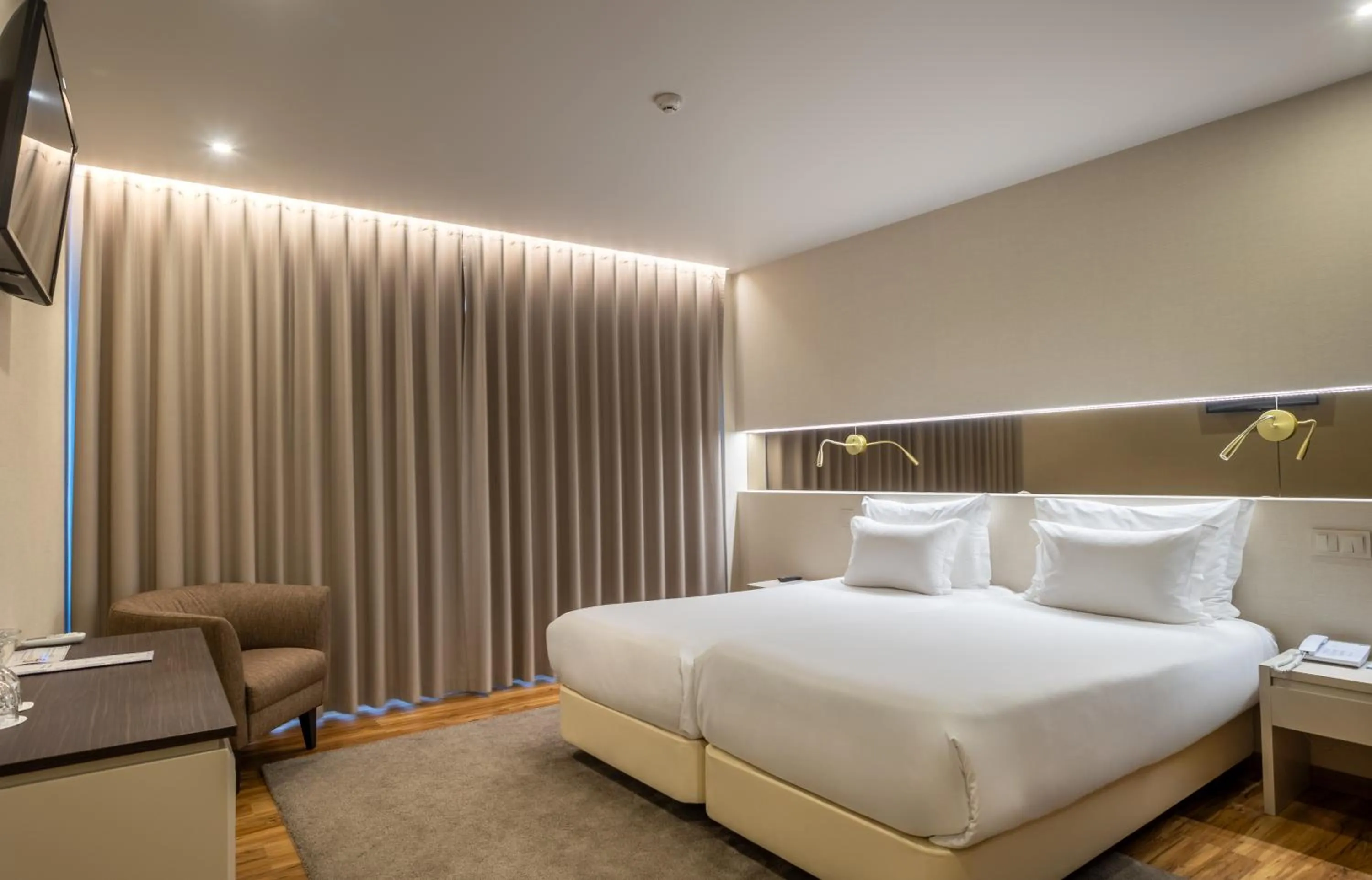 Bedroom, Bed in Hotel Cristal Setúbal