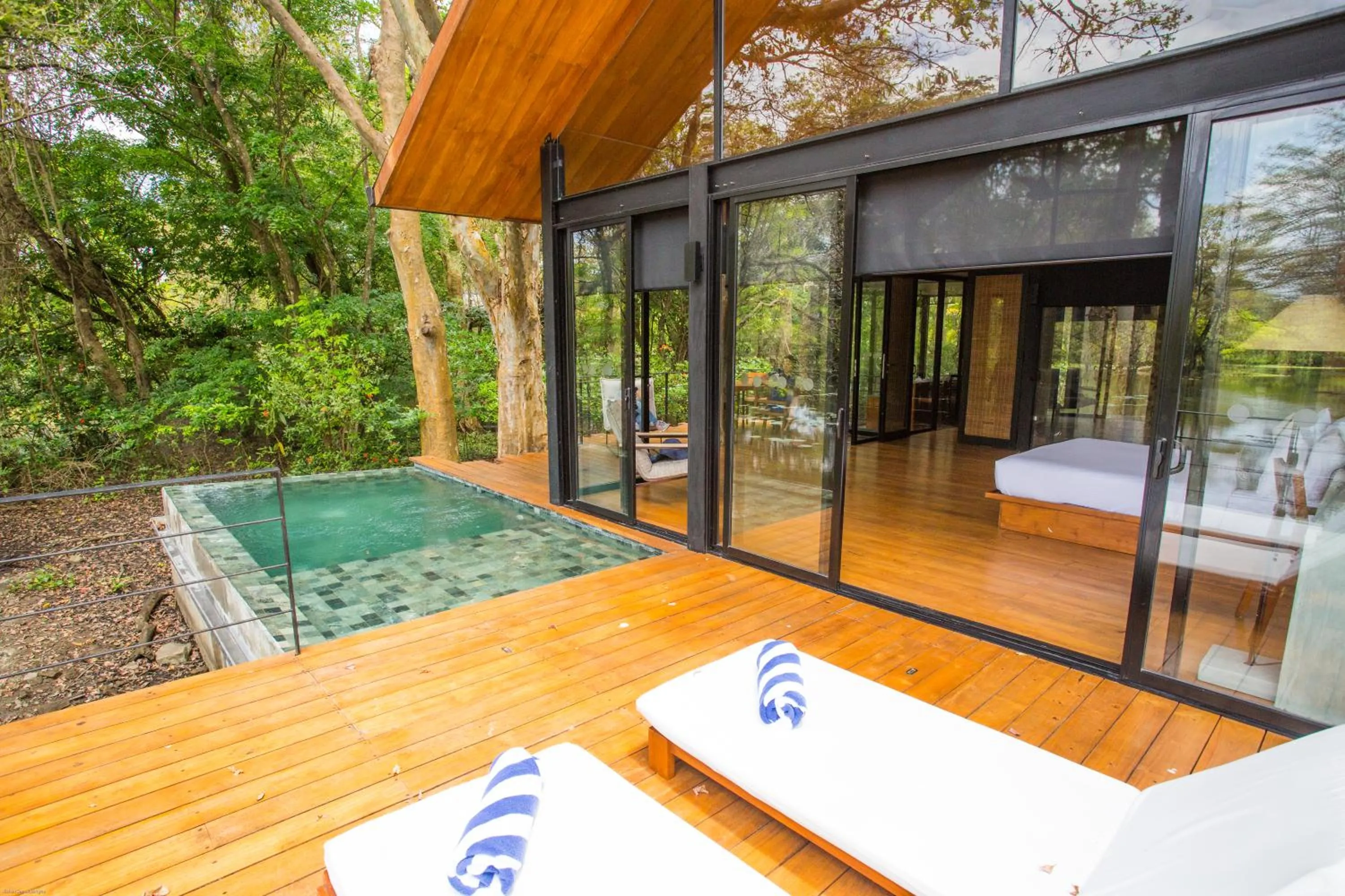 Day in Kalundewa Retreat