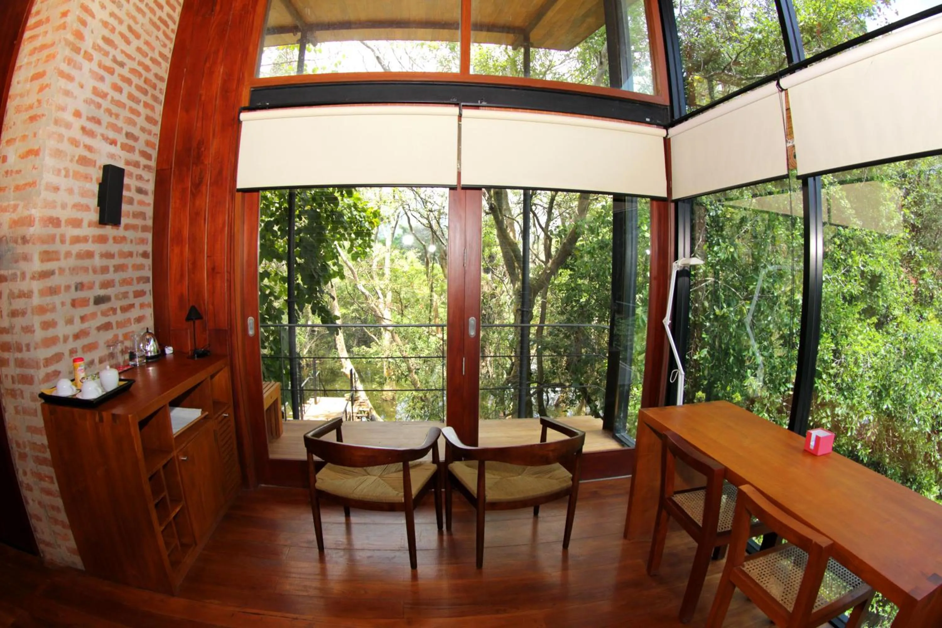 Day in Kalundewa Retreat