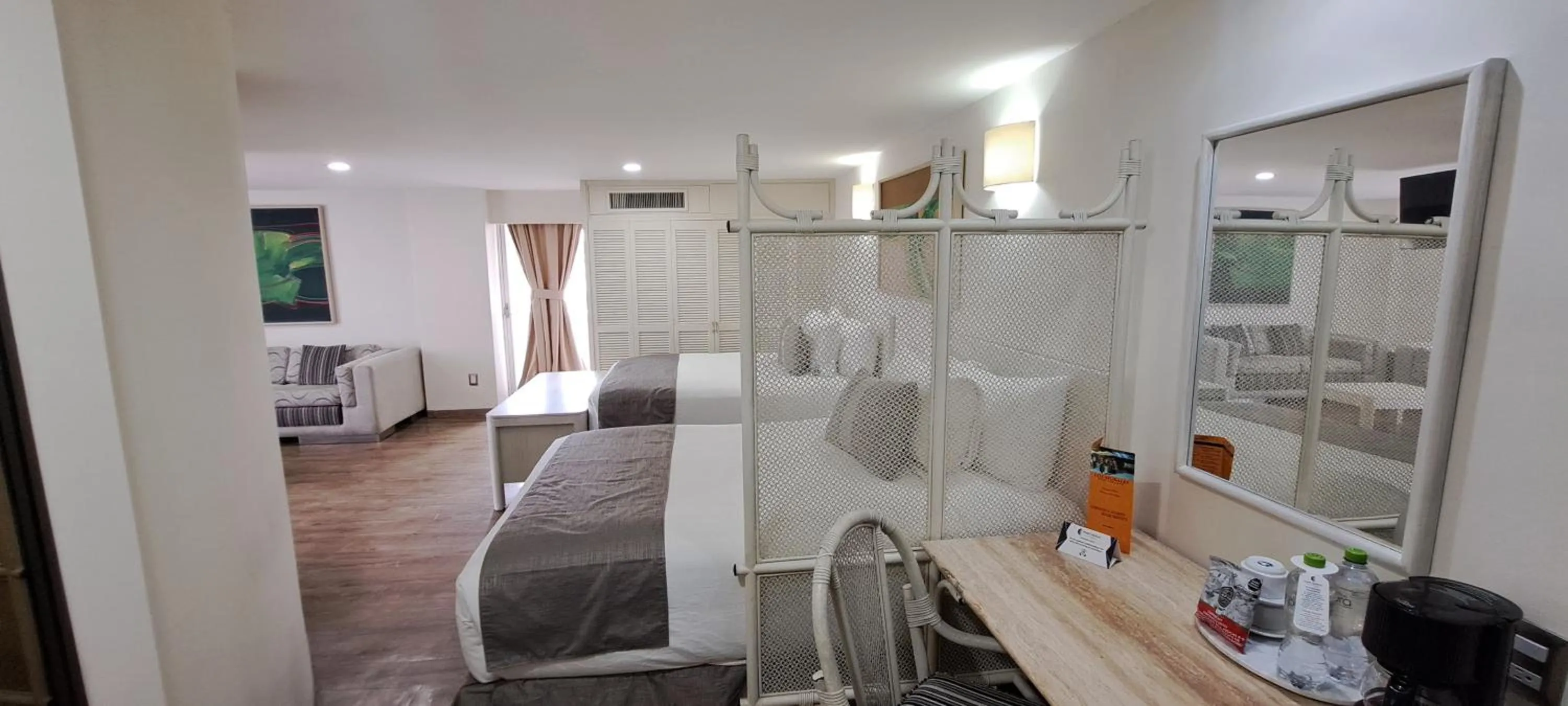 Photo of the whole room, Bed in Hotel Century Reforma