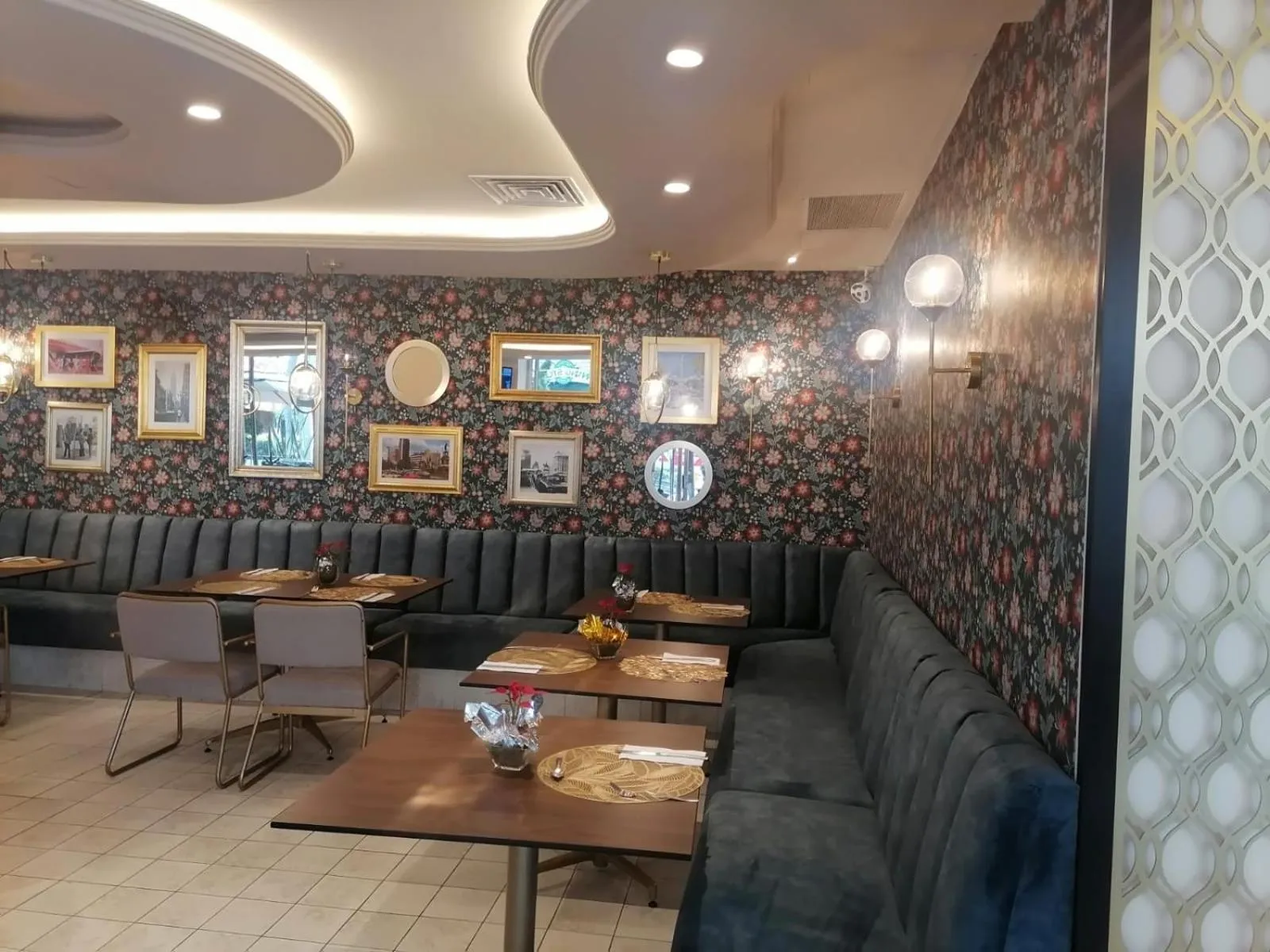 Restaurant/places to eat in Hotel Century Reforma