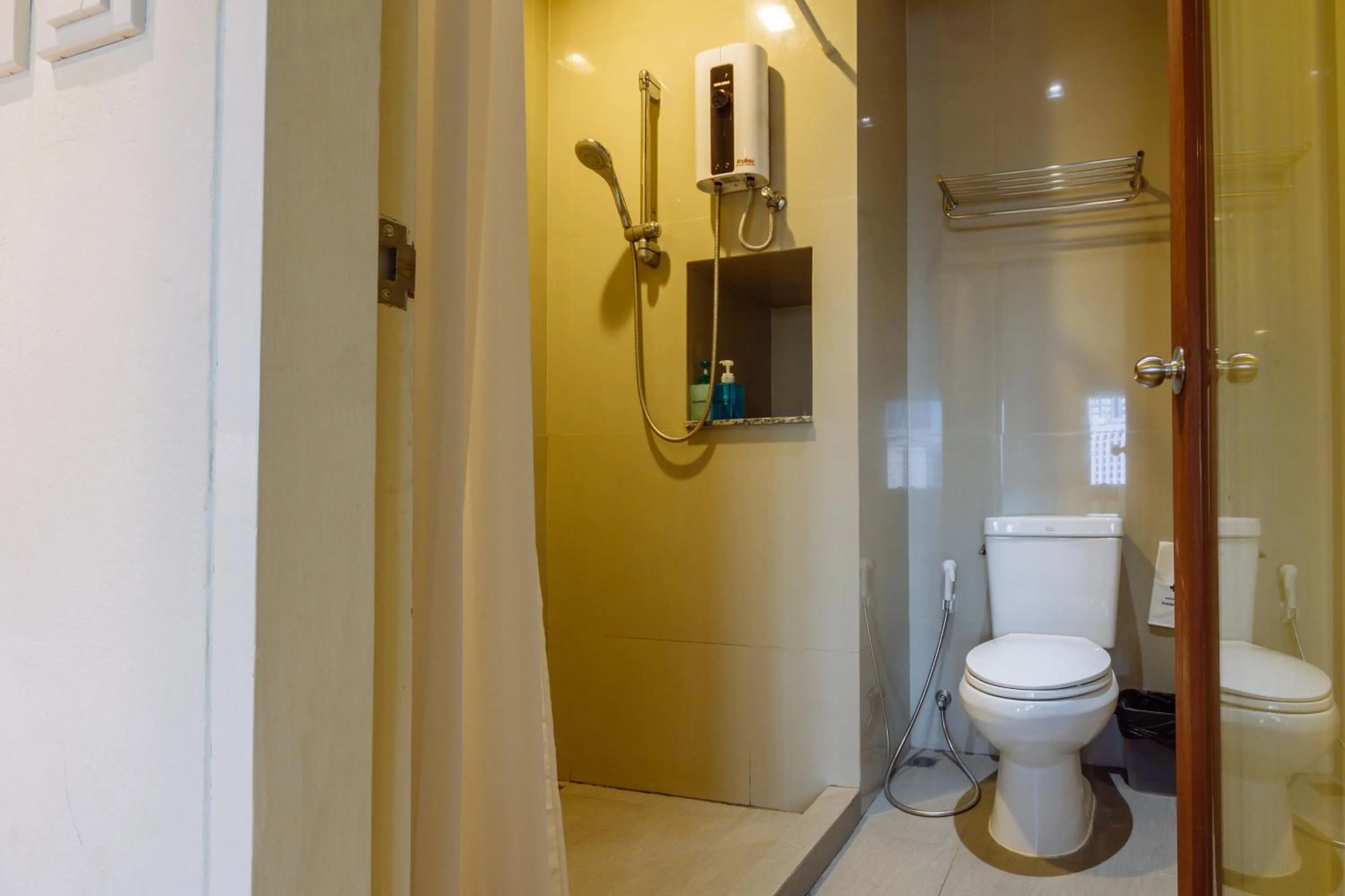 Shower in Siamaze Hostel