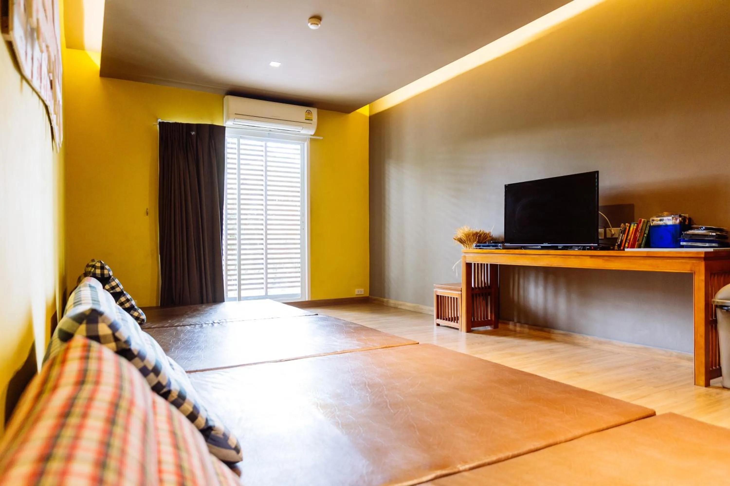 Communal lounge/ TV room, Bed in Siamaze Hostel