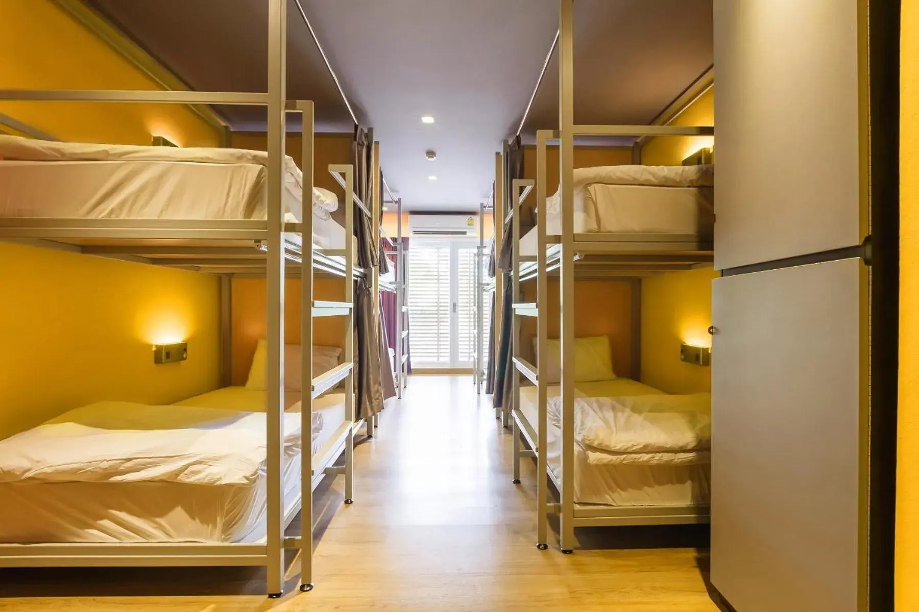 Bed in 8-Bed Mixed Dormitory Room in Siamaze Hostel Bed in 8-Bed Mixed Dormitory Room in Siamaze Hostel