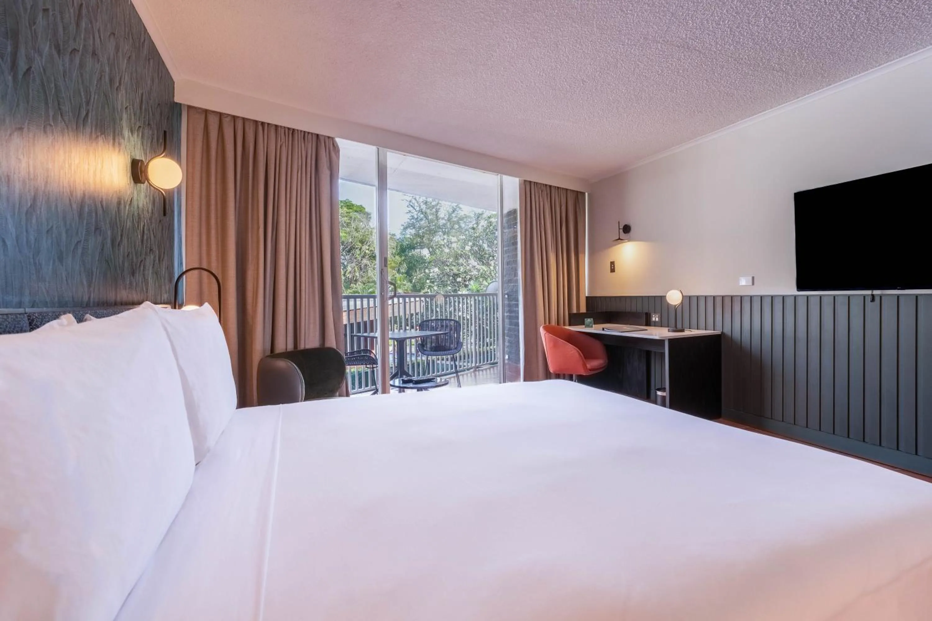 Bed in Holiday Inn & Suites Port Moresby by IHG