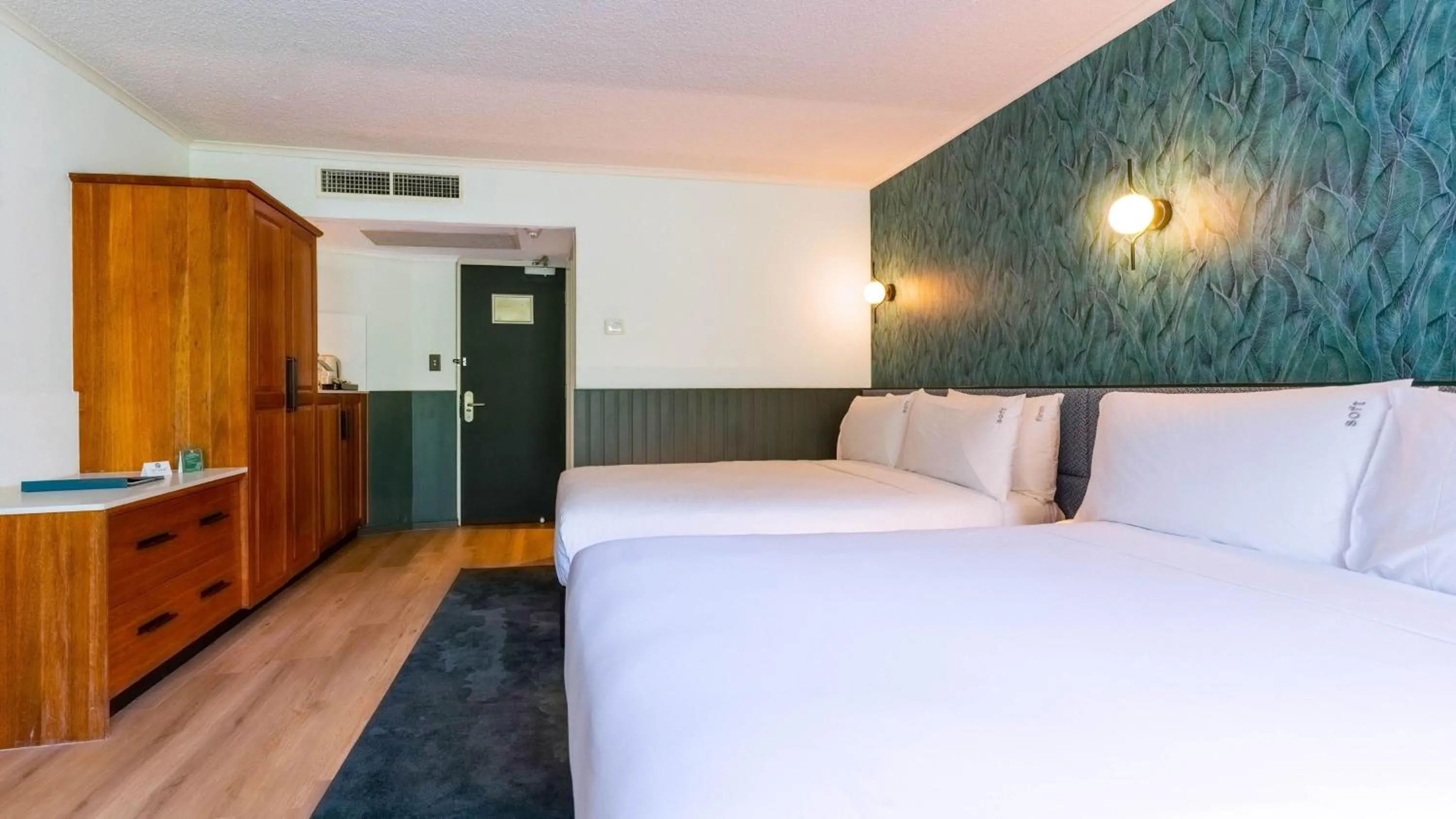 Photo of the whole room, Bed in Holiday Inn & Suites Port Moresby by IHG