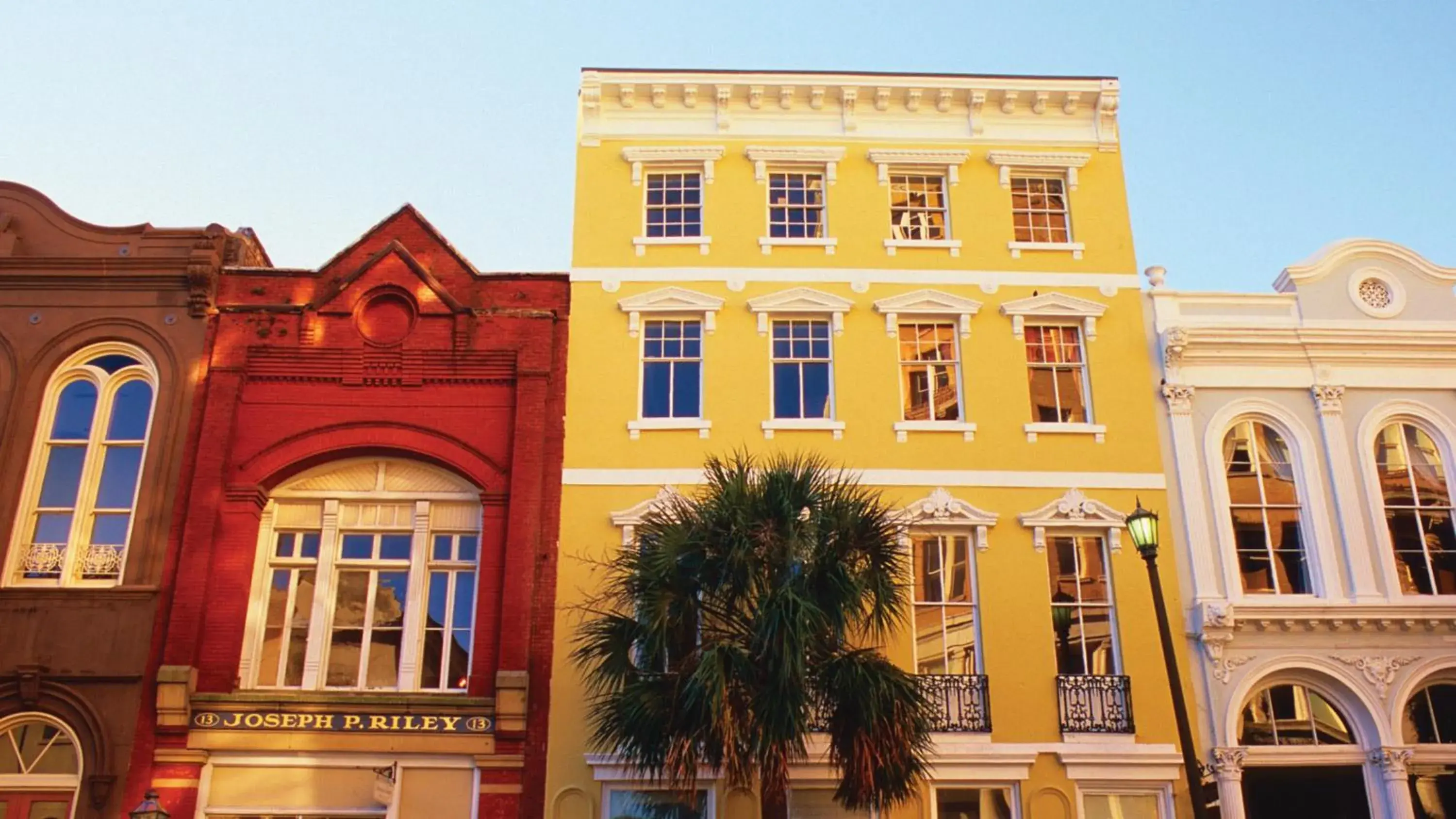 Landmark view in Live Oak, Charleston Historic District, a Tribute Portfolio Hotel Landmark view in Live Oak, Charleston Historic District, a Tribute Portfolio Hotel