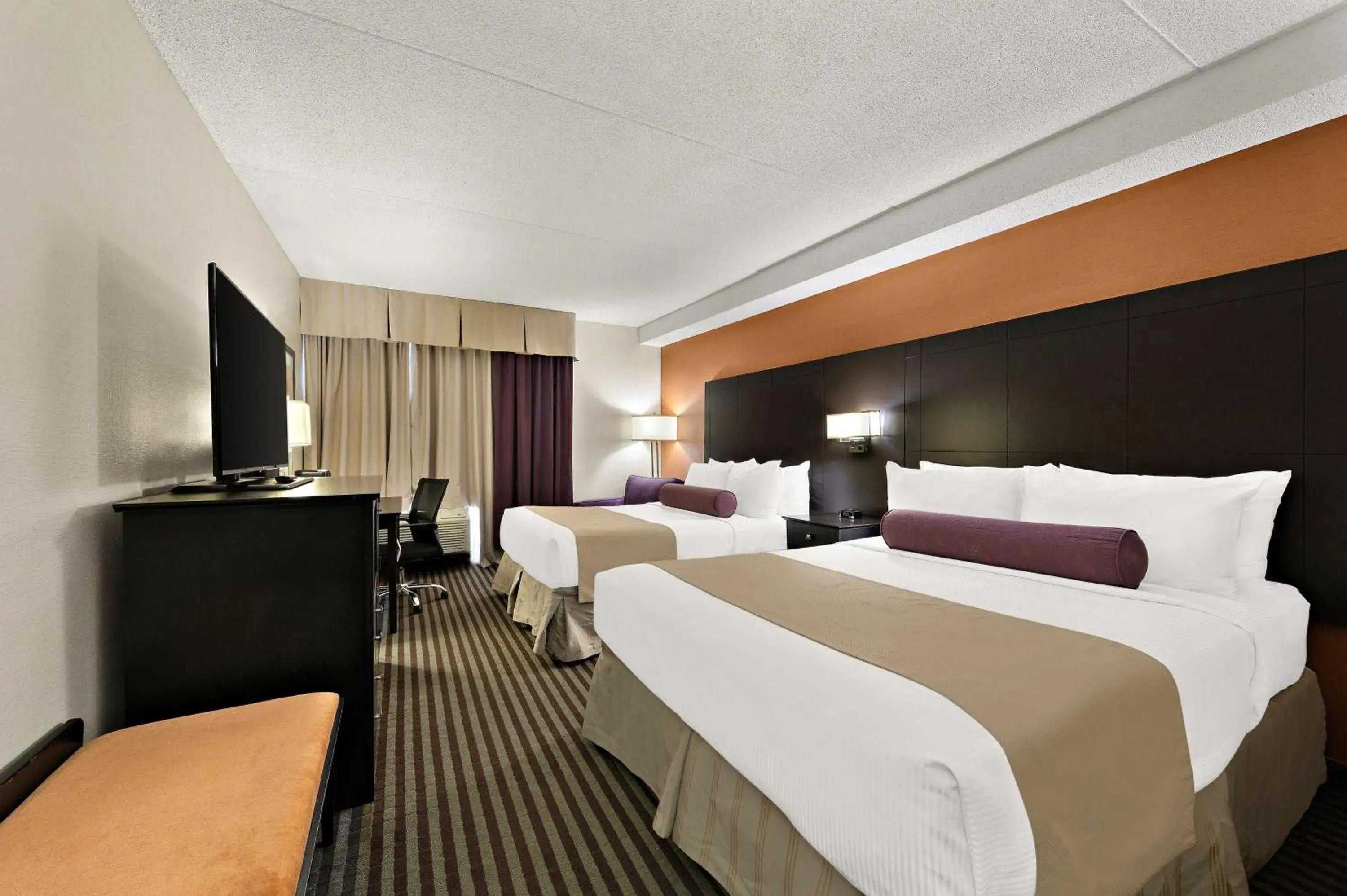 Queen Room with Two Queen Beds in Best Western Plus Toronto North York Hotel & Suites Queen Room with Two Queen Beds in Best Western Plus Toronto North York Hotel & Suites