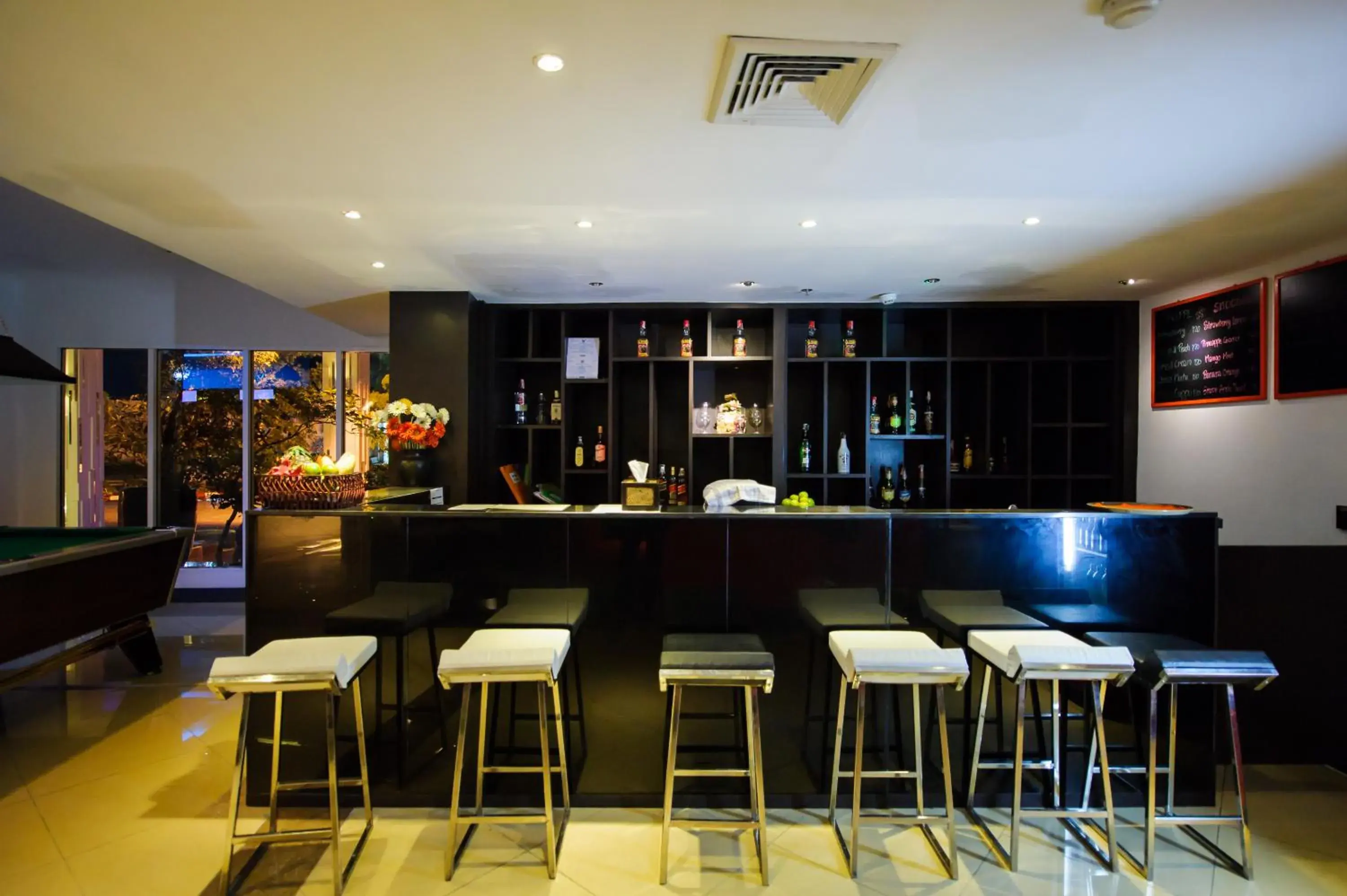 Billiard, Lounge/Bar in Hotel Selection Pattaya (SHA Plus)