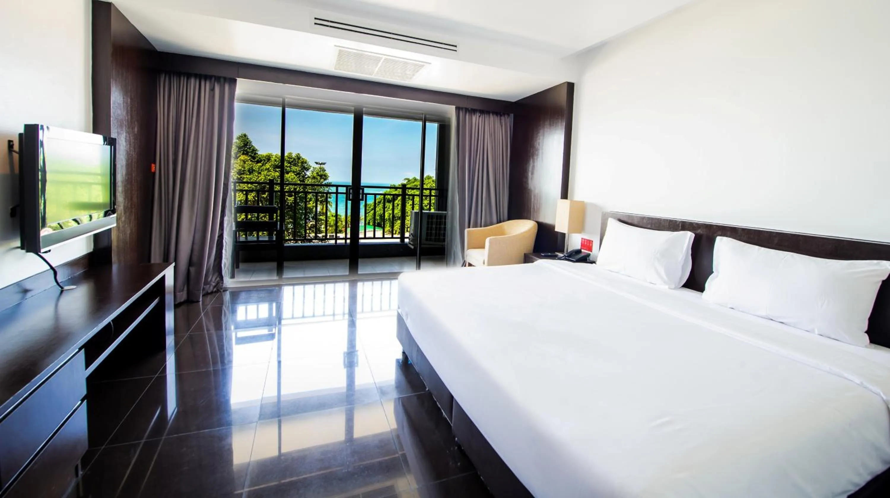 Photo of the whole room, Bed in Hotel Selection Pattaya