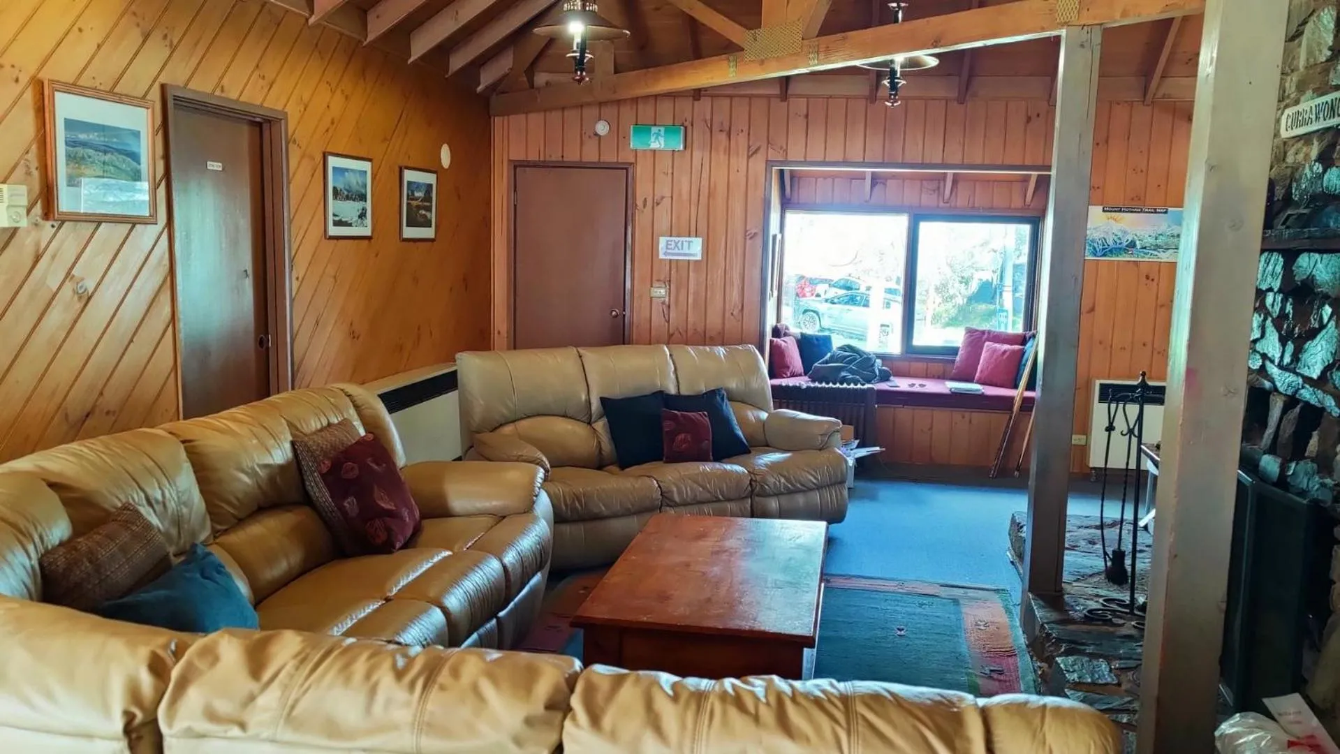 Living room in Currawong Lodge