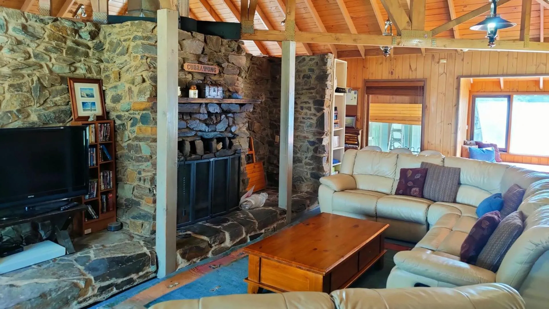 Living room in Currawong Lodge