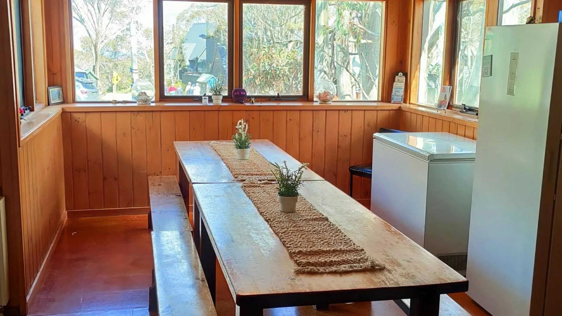 Dining area in Currawong Lodge