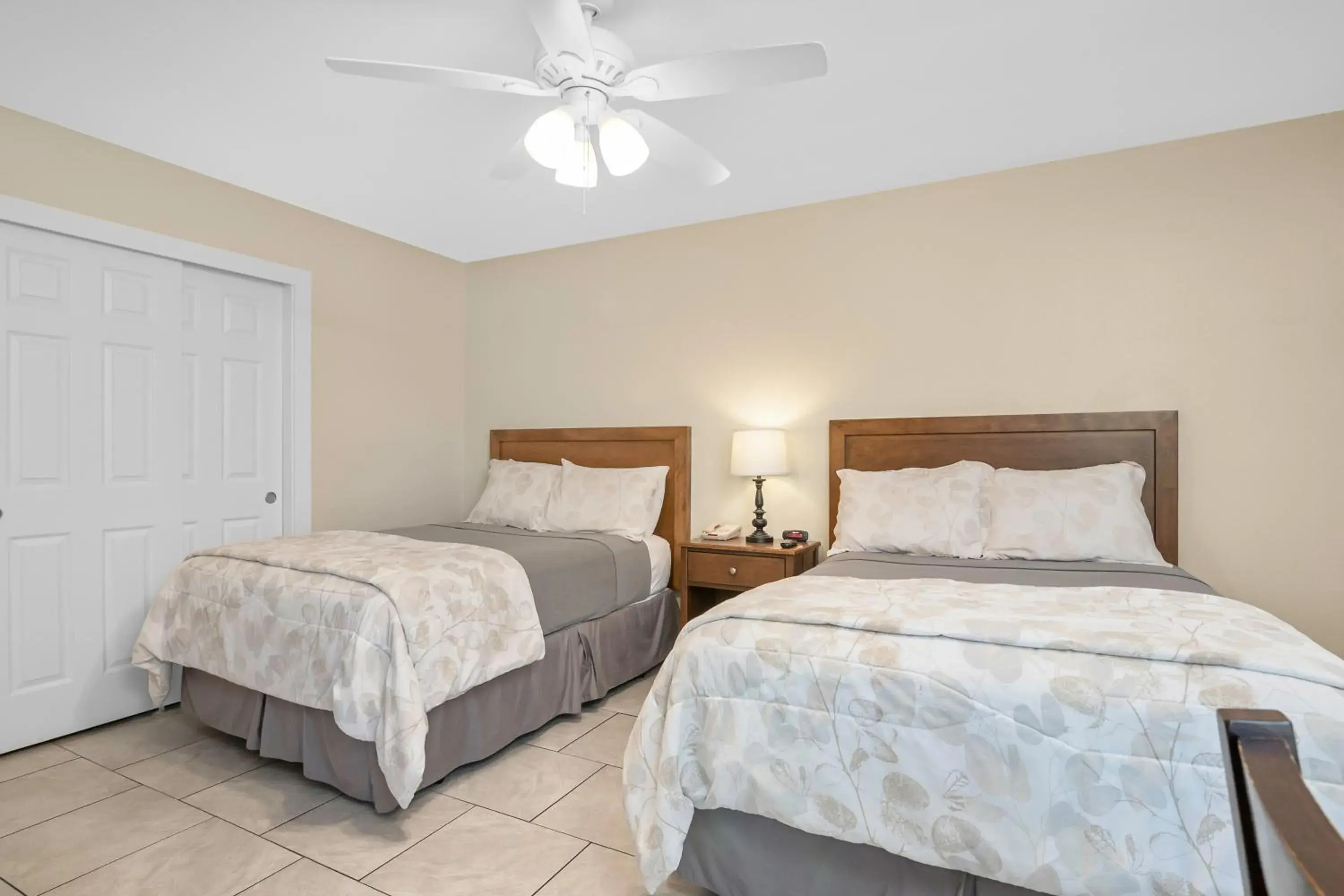 Two Double Beds Room in The Fairways Inn of Naples Two Double Beds Room in The Fairways Inn of Naples