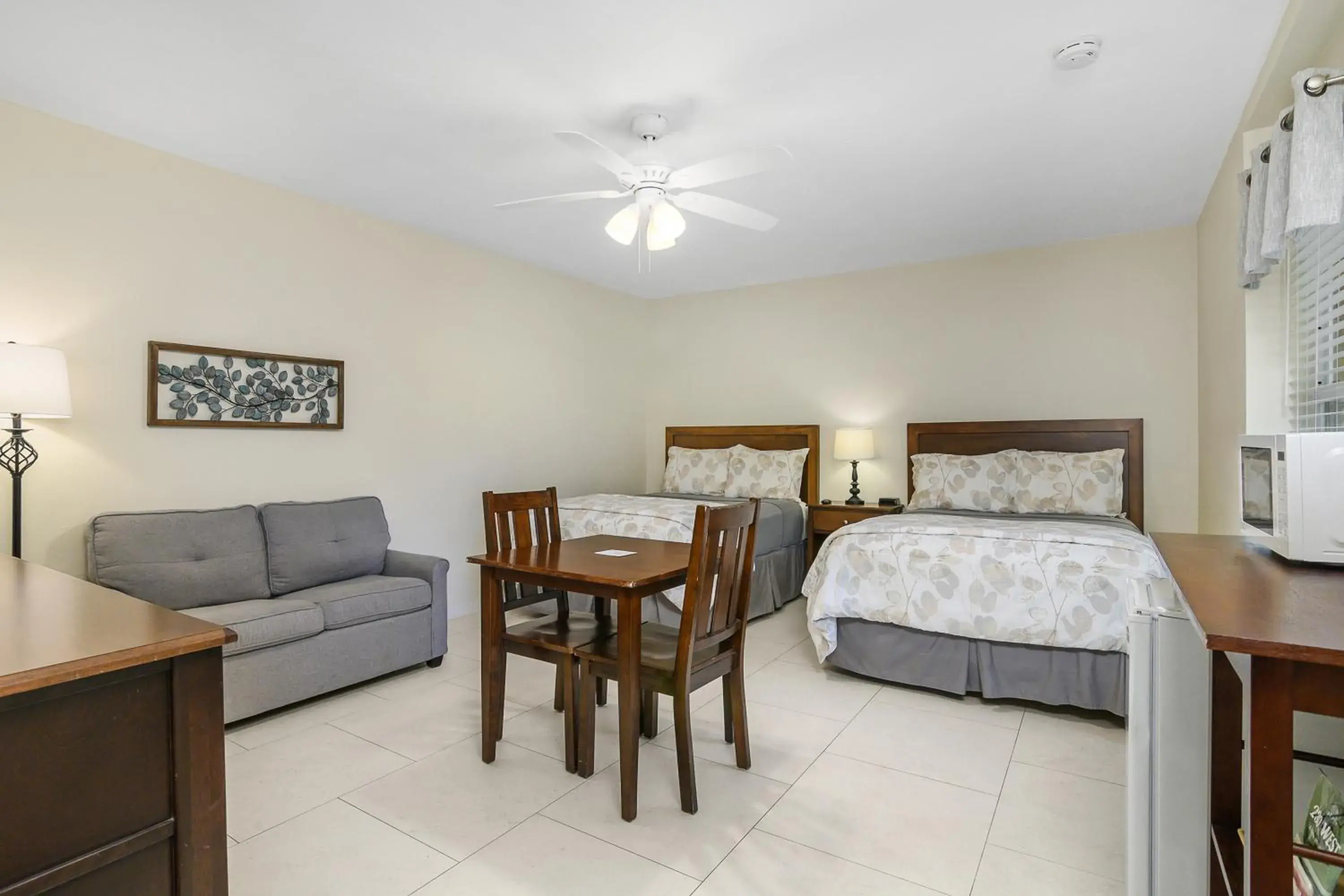 Two Double Beds Room - Poolside in The Fairways Inn of Naples Two Double Beds Room - Poolside in The Fairways Inn of Naples