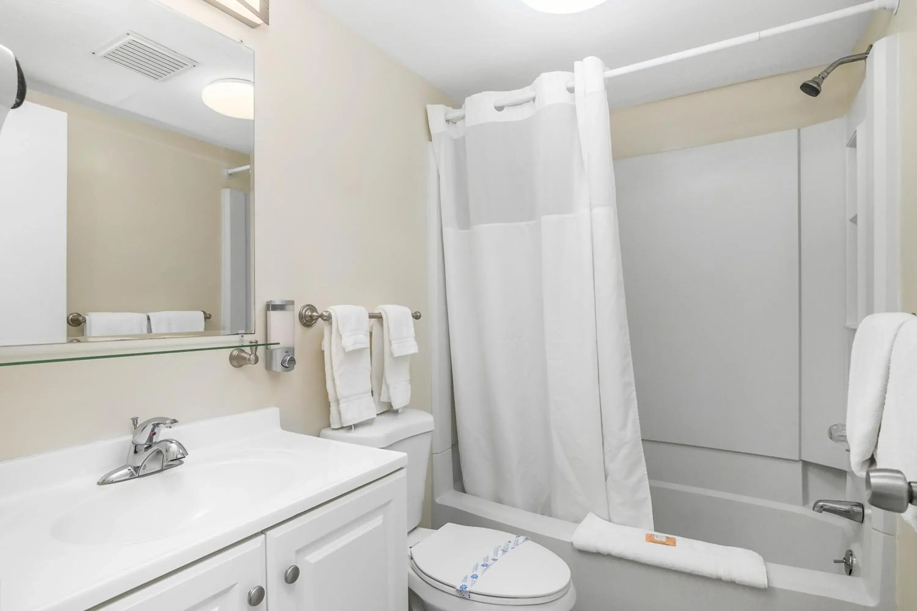 King Room with Kitchenette in The Fairways Inn of Naples King Room with Kitchenette in The Fairways Inn of Naples