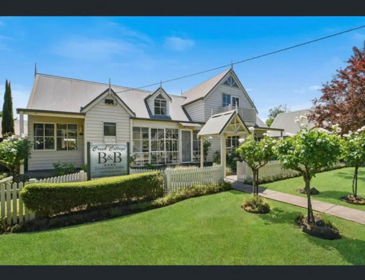 Creek Cottage Bed and Breakfast Traralgon Creek Cottage Bed and Breakfast Traralgon
