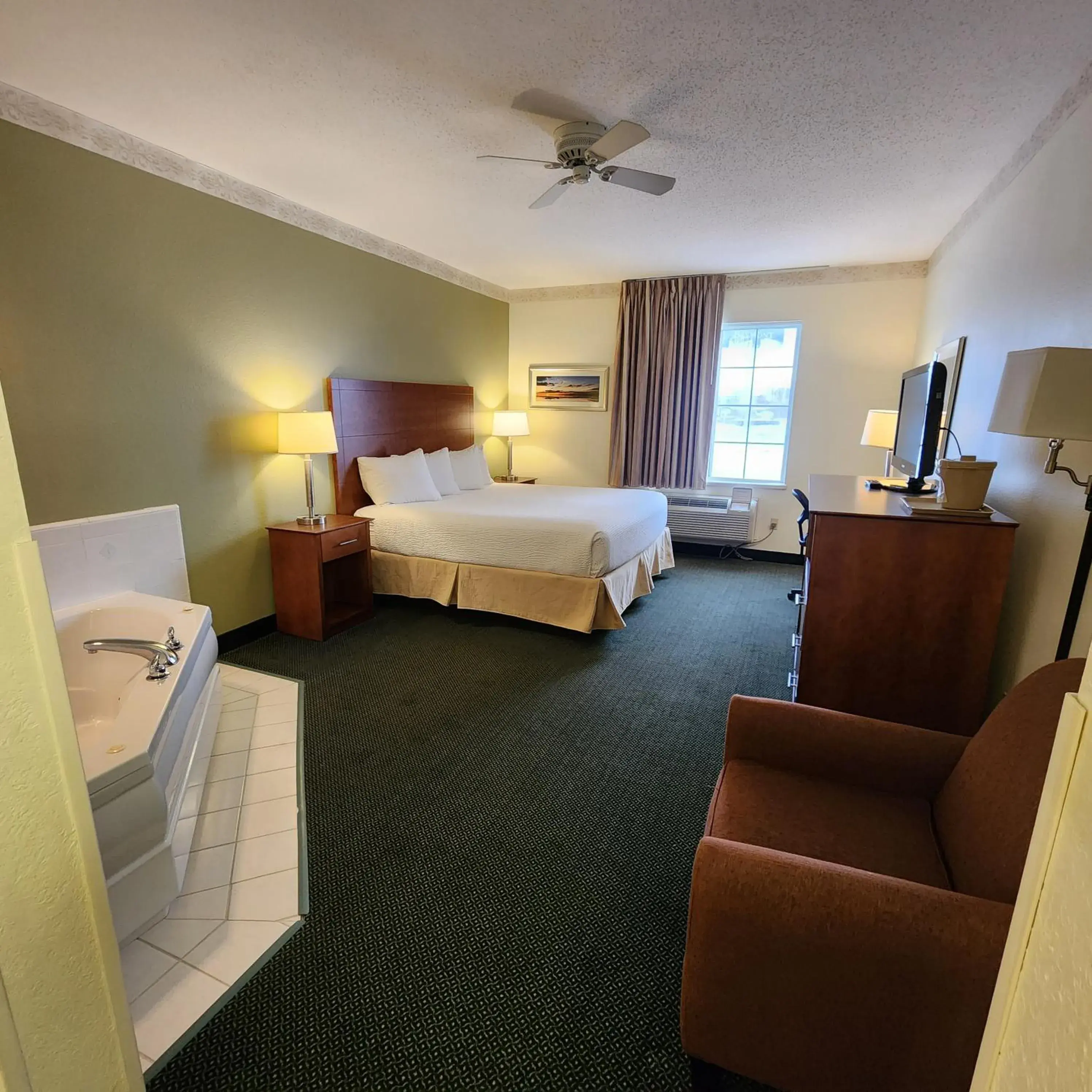 King Suite with Whirlpool - Non-Smoking in Baymont by Wyndham Mackinaw City King Suite with Whirlpool - Non-Smoking in Baymont by Wyndham Mackinaw City