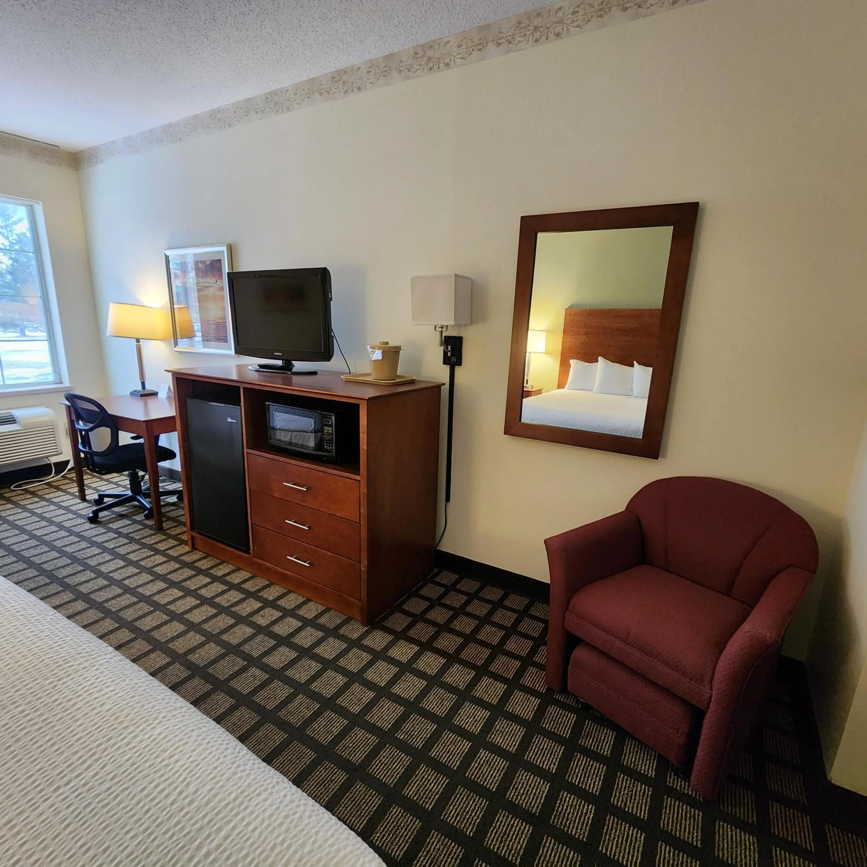 hair dresser, Bed in Baymont by Wyndham Mackinaw City