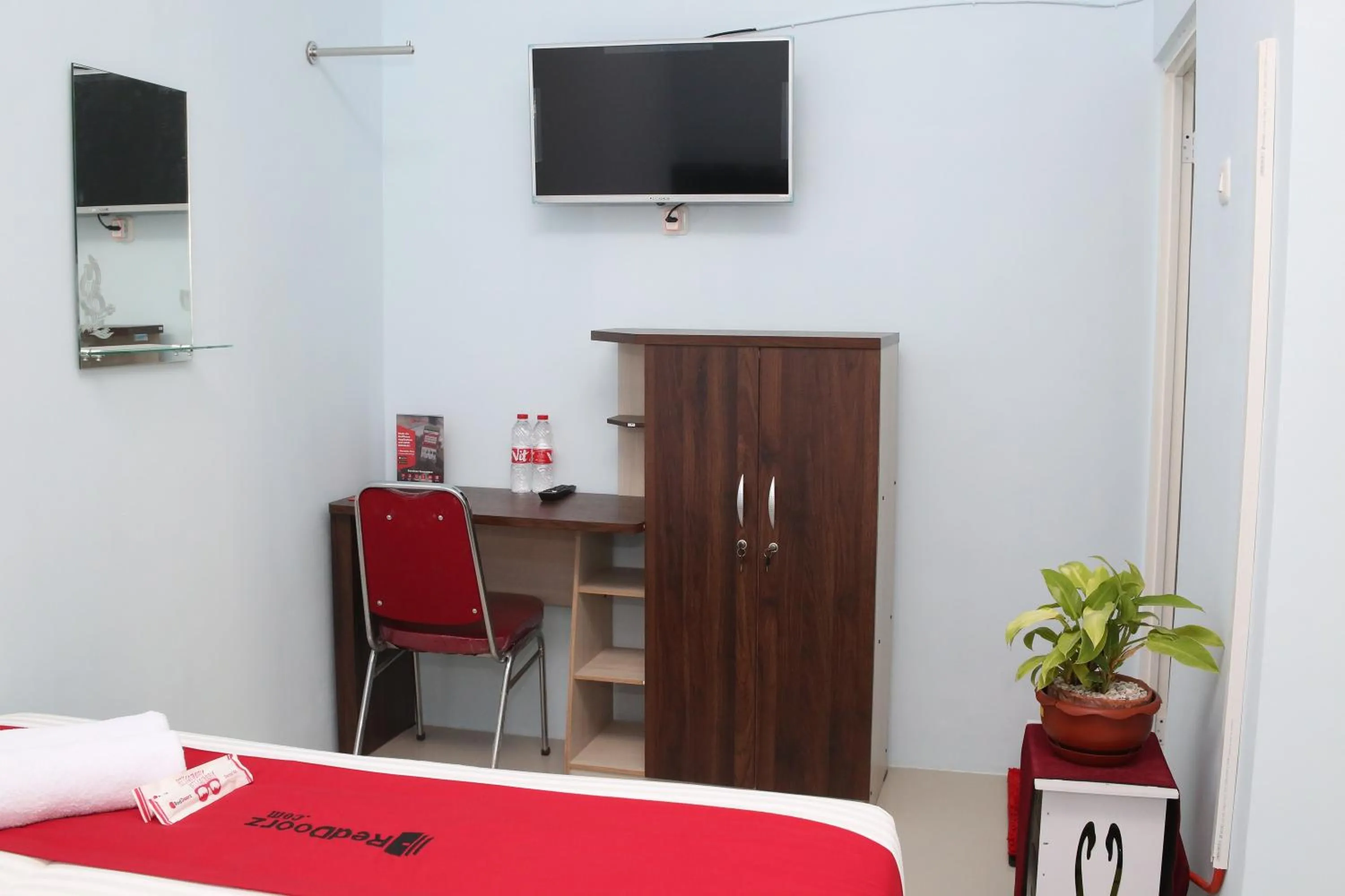 Bed in RedDoorz Syariah near Suncity Mall Madiun