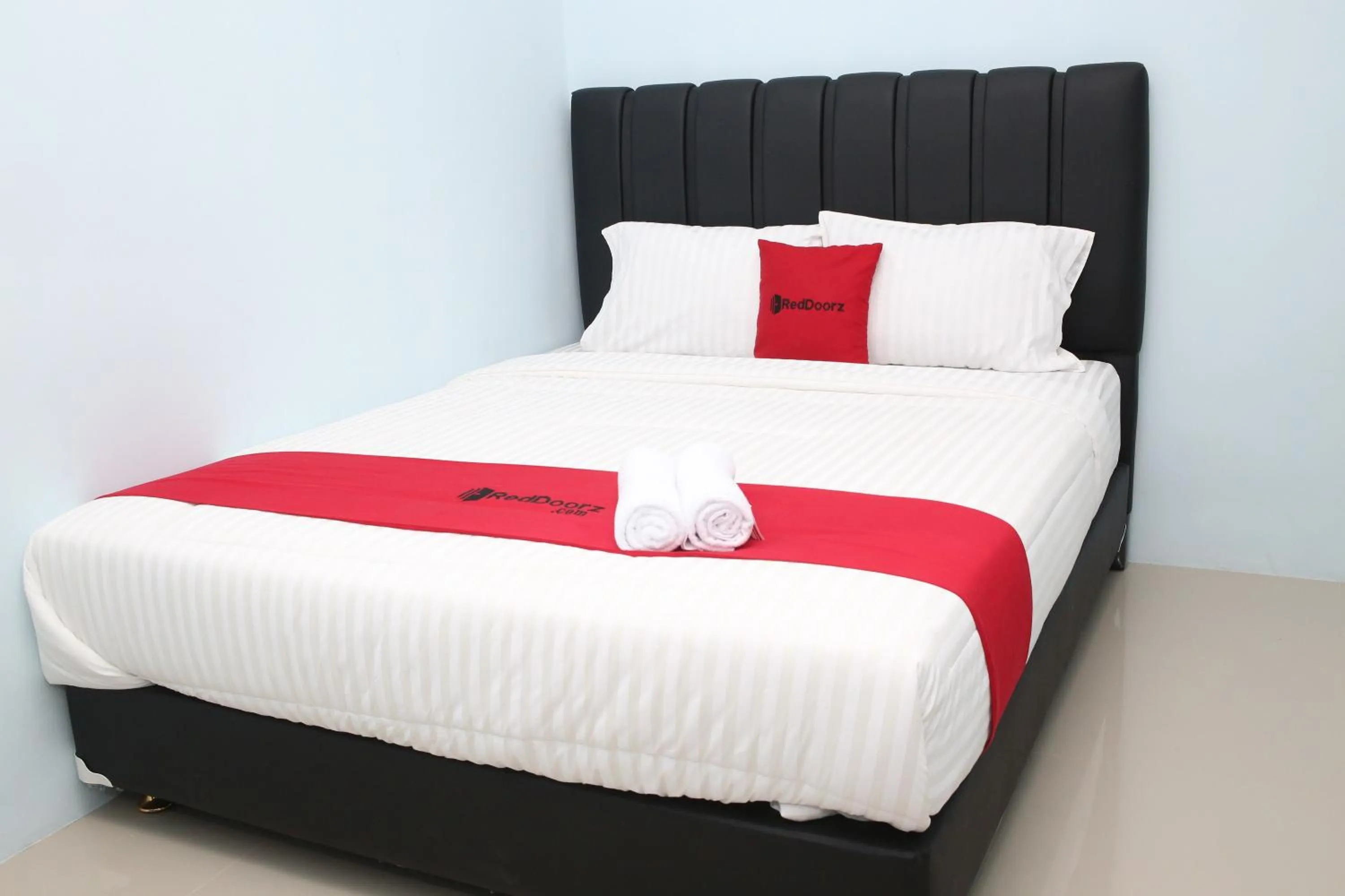 Bed in RedDoorz Syariah near Suncity Mall Madiun