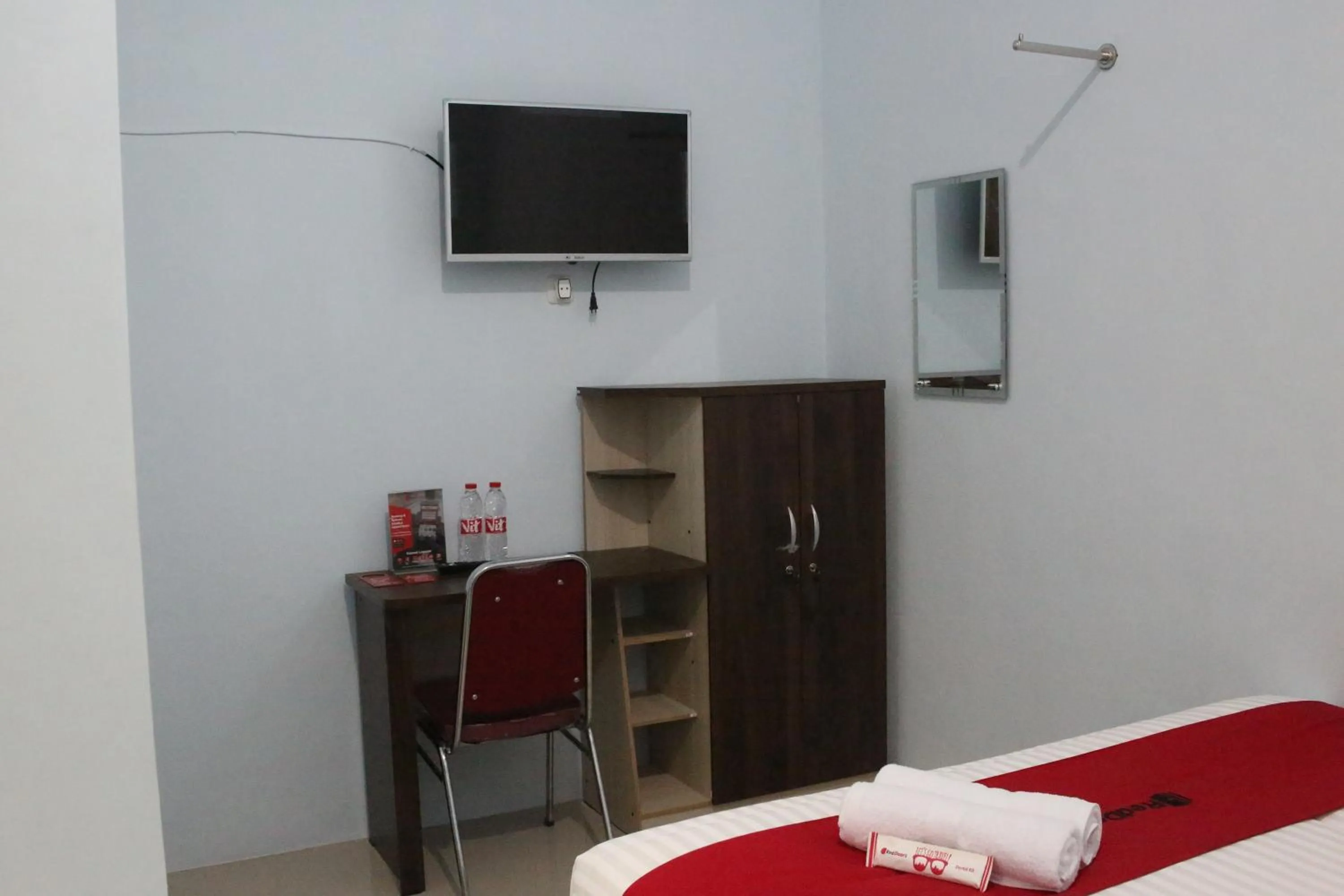 Bed in RedDoorz Syariah near Suncity Mall Madiun