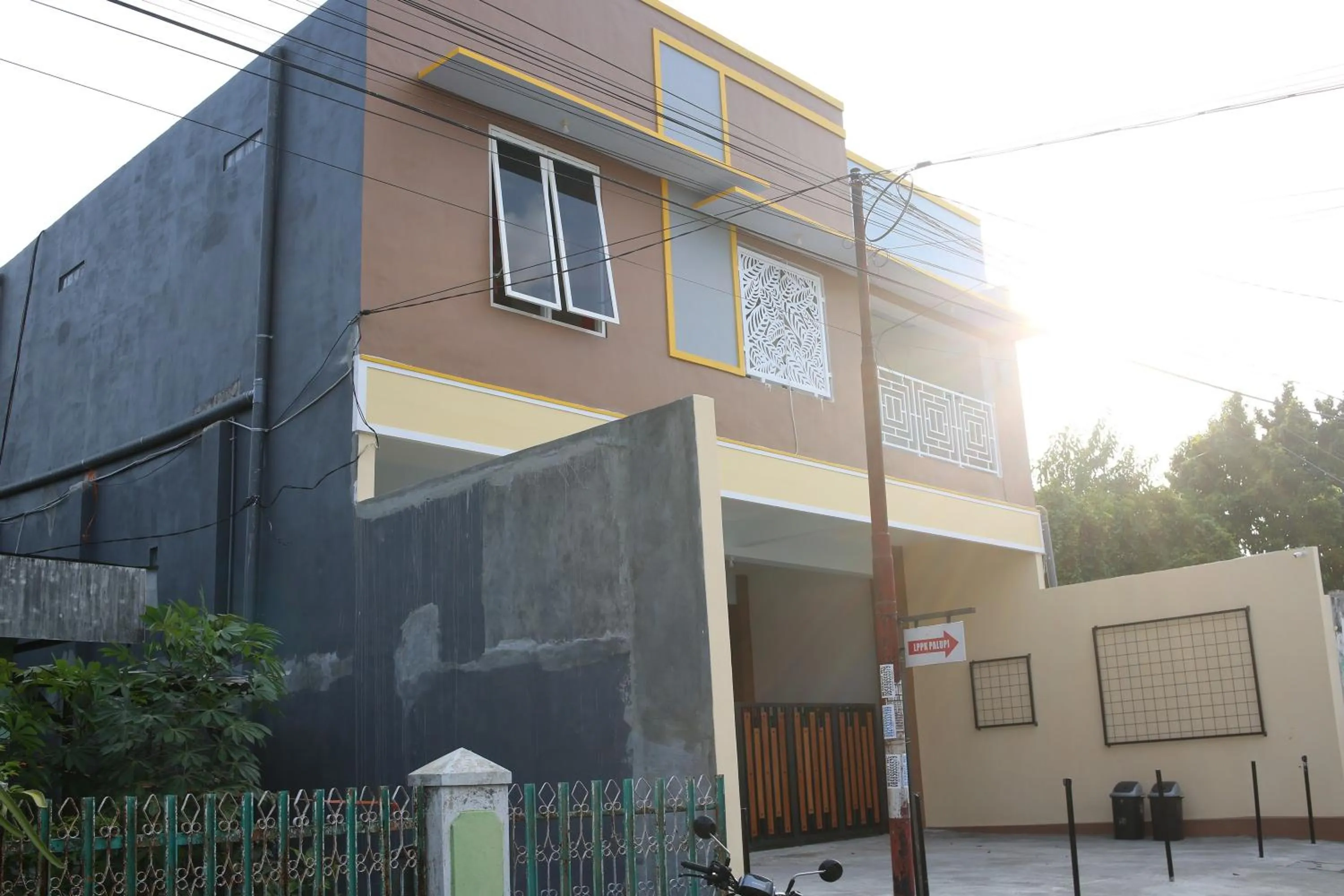 RedDoorz Syariah near Suncity Mall Madiun