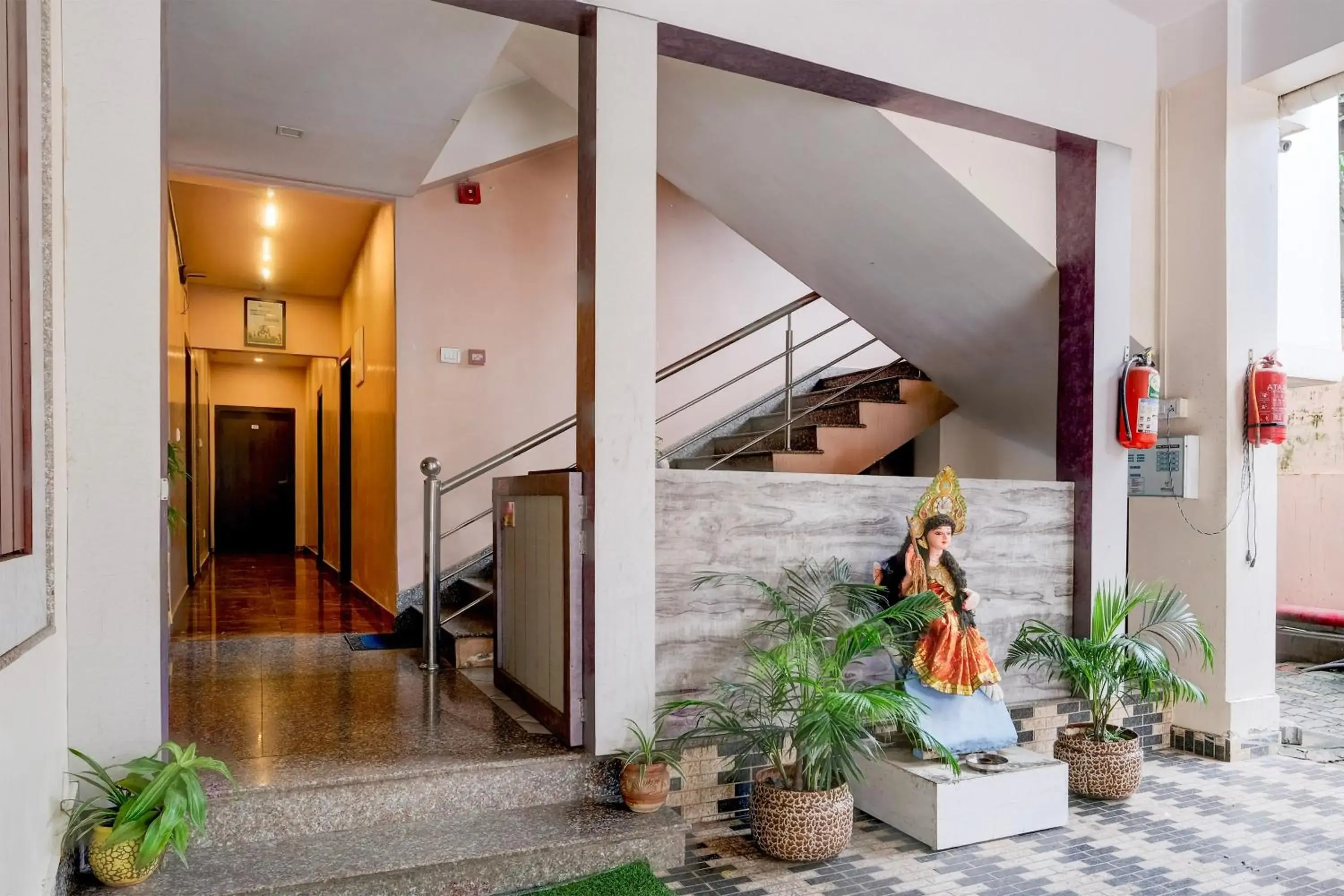 Facade/entrance in Super Townhouse Beltola Tiniali Formerly Hotel Pratishtha Facade/entrance in Super Townhouse Beltola Tiniali Formerly Hotel Pratishtha