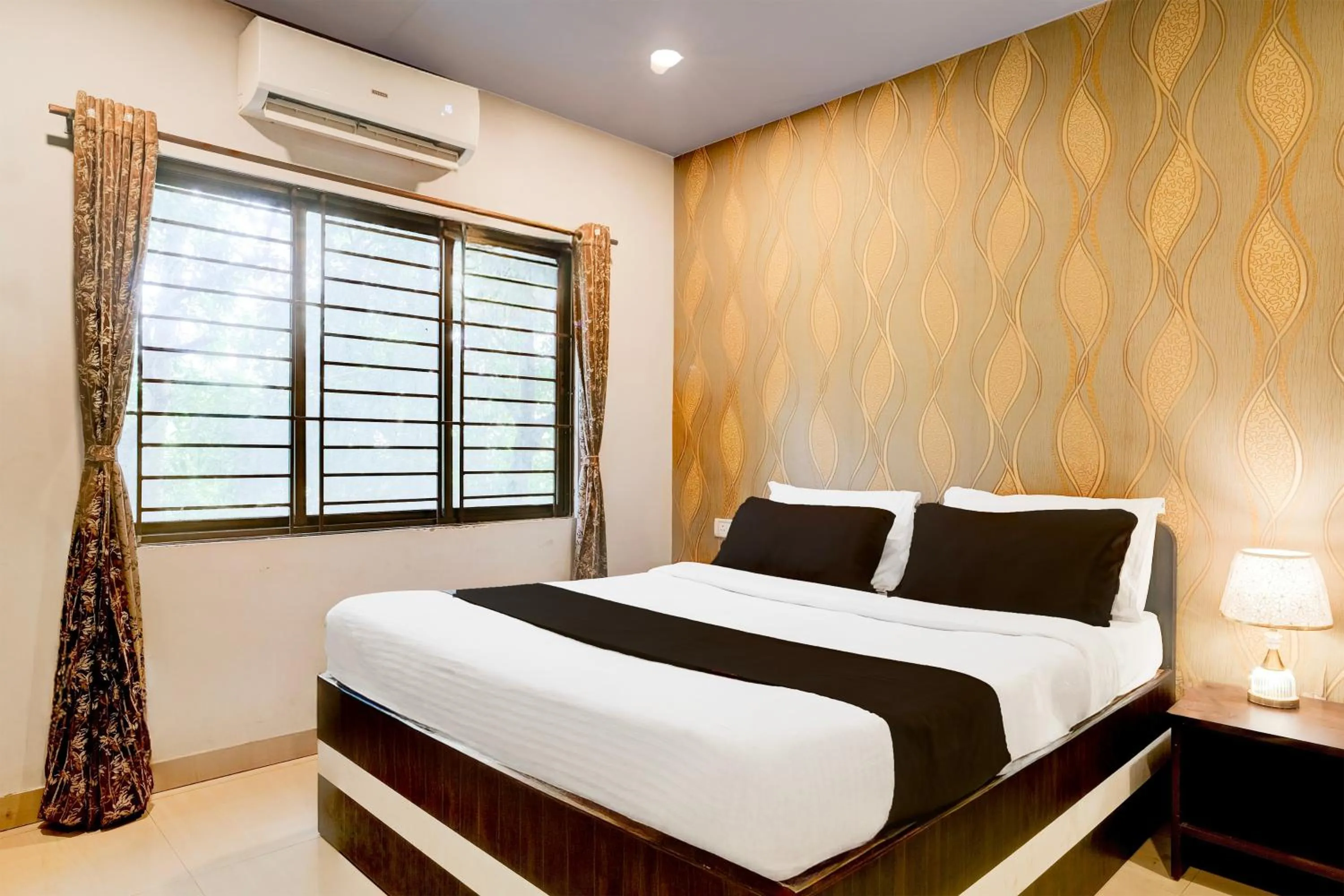 Bedroom, Bed in Super Townhouse Beltola Tiniali Formerly Hotel Pratishtha