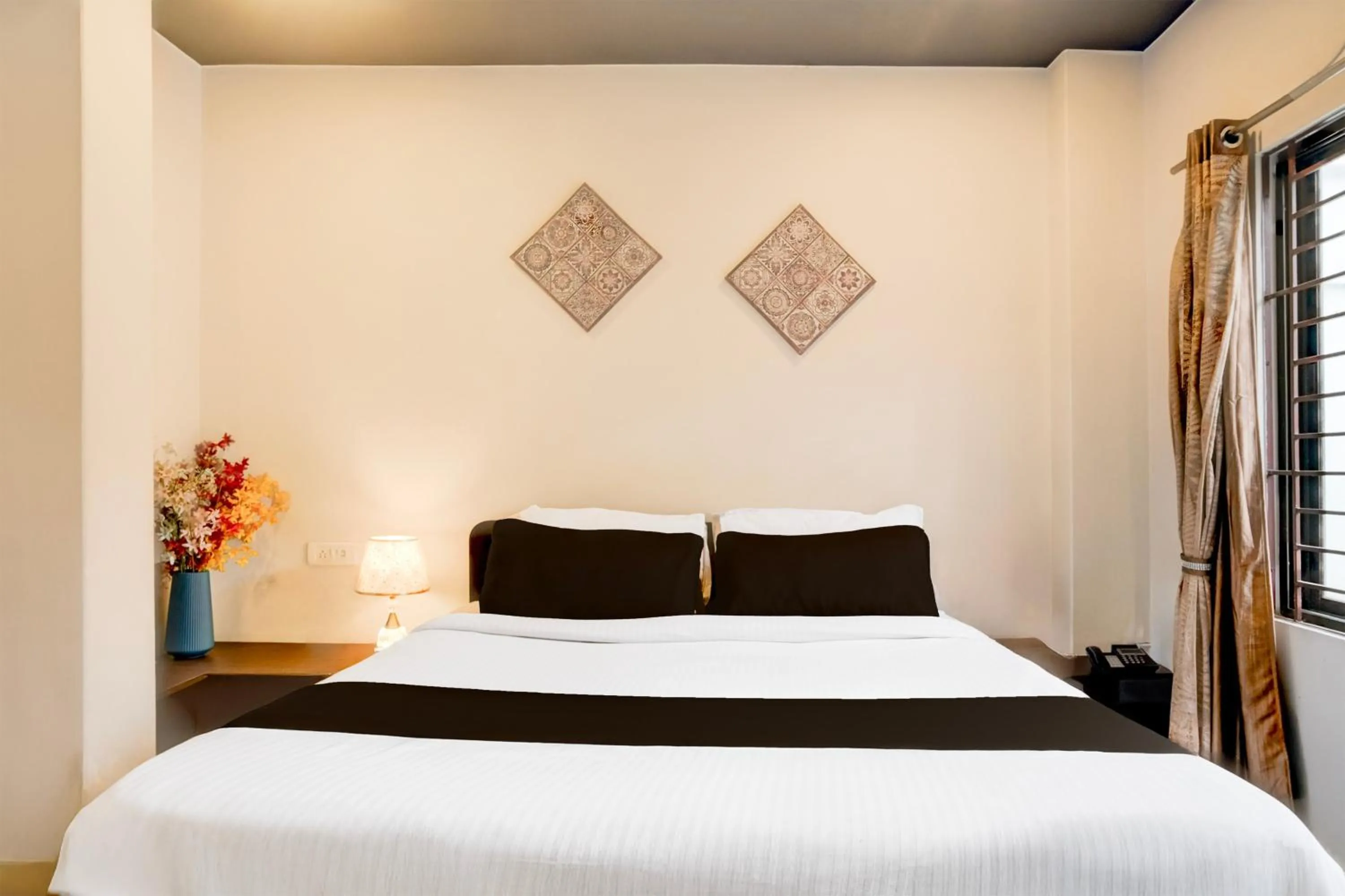 Bedroom, Bed in Super Townhouse Beltola Tiniali Formerly Hotel Pratishtha