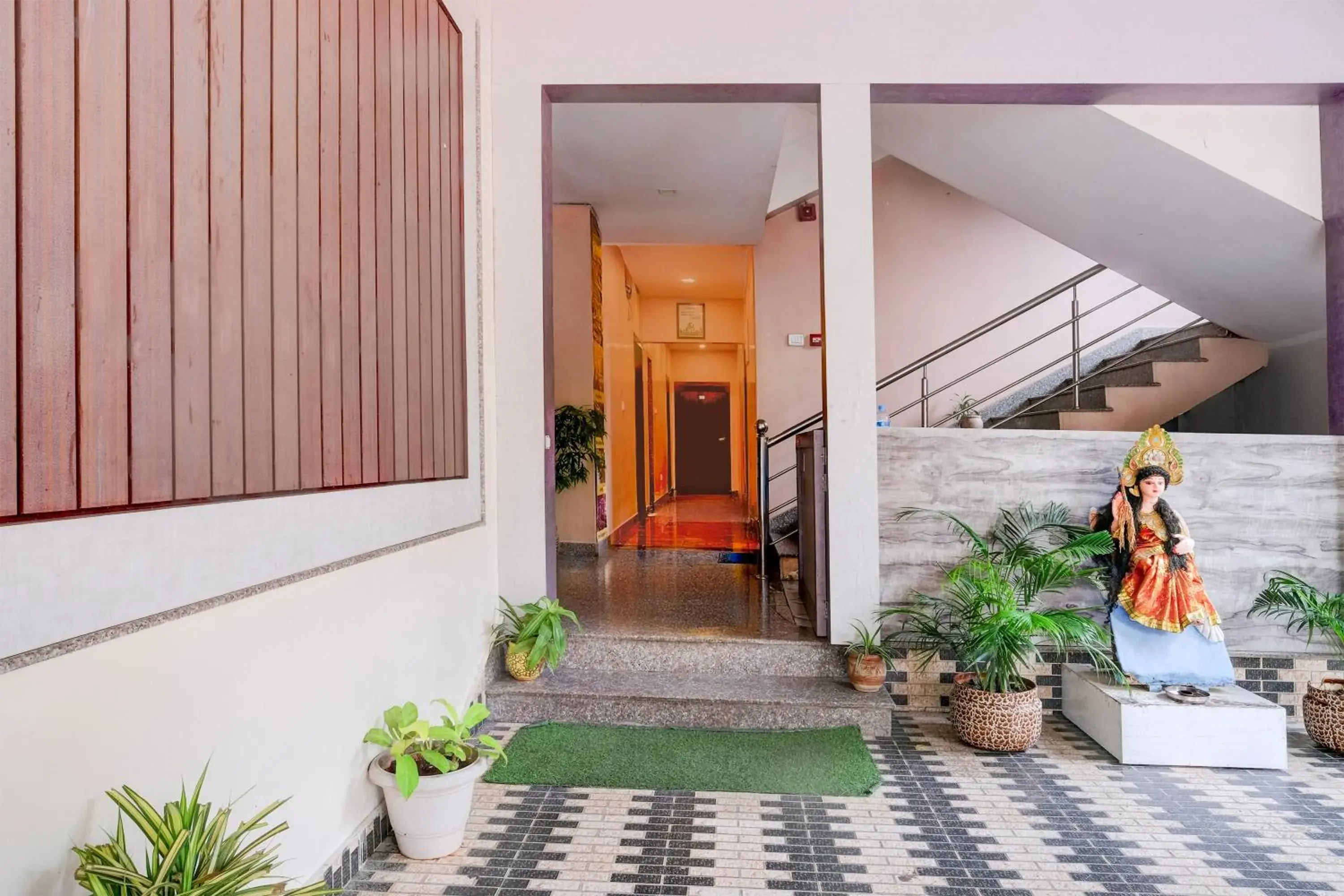 Facade/entrance in Super Townhouse Beltola Tiniali Formerly Hotel Pratishtha Facade/entrance in Super Townhouse Beltola Tiniali Formerly Hotel Pratishtha