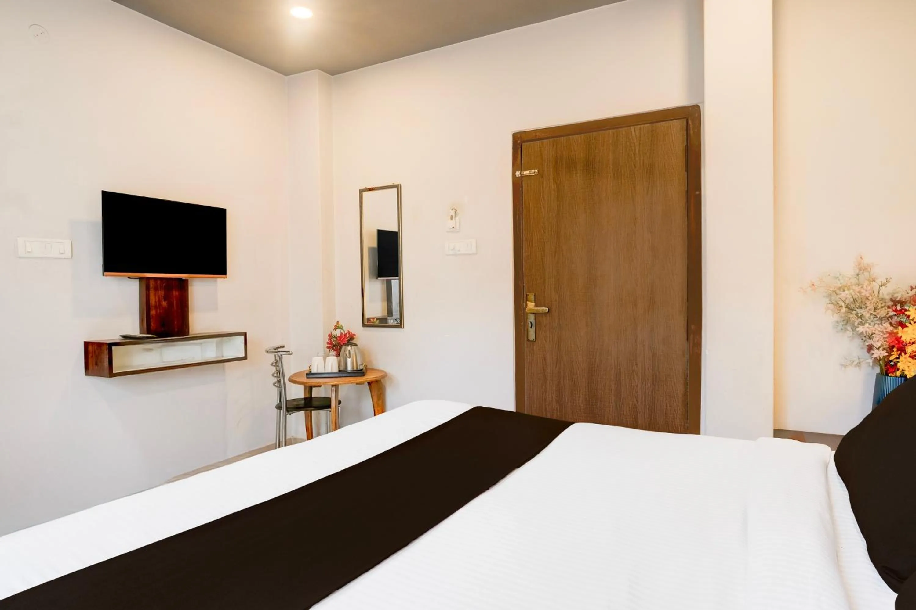 Bedroom, Bed in Super Townhouse Beltola Tiniali Formerly Hotel Pratishtha