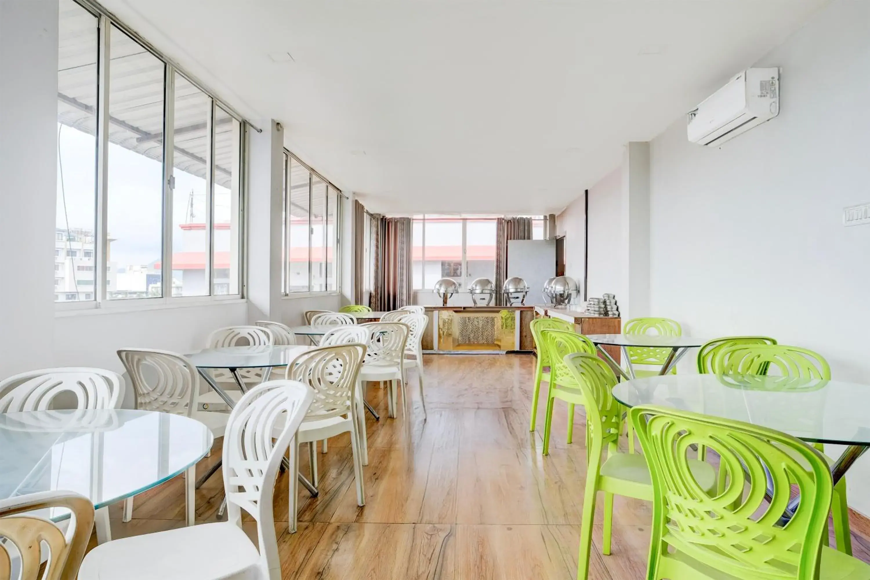 Restaurant/places to eat in Super Townhouse Beltola Tiniali Formerly Hotel Pratishtha Restaurant/places to eat in Super Townhouse Beltola Tiniali Formerly Hotel Pratishtha