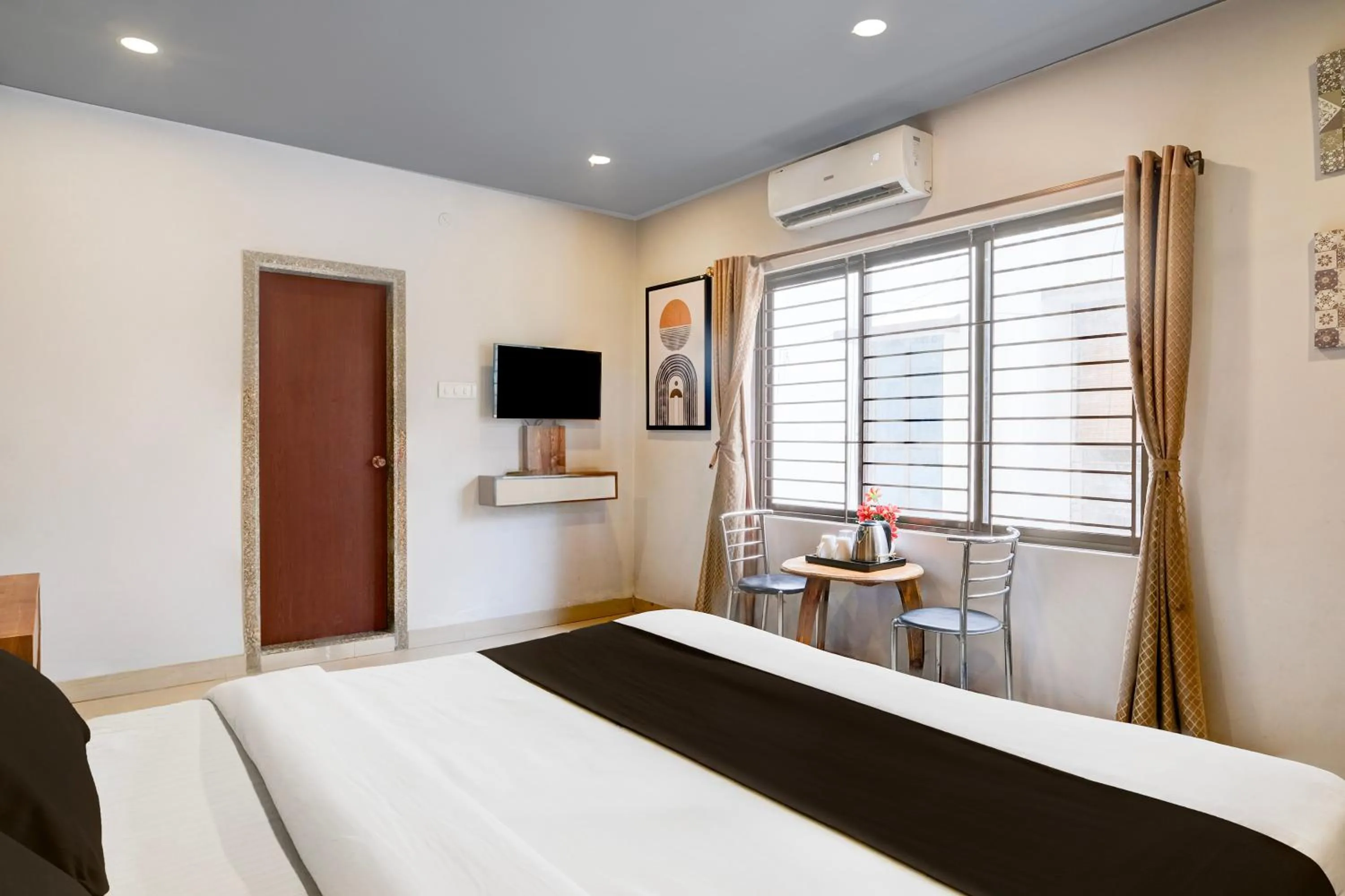 Bedroom, Bed in Super Townhouse Beltola Tiniali Formerly Hotel Pratishtha