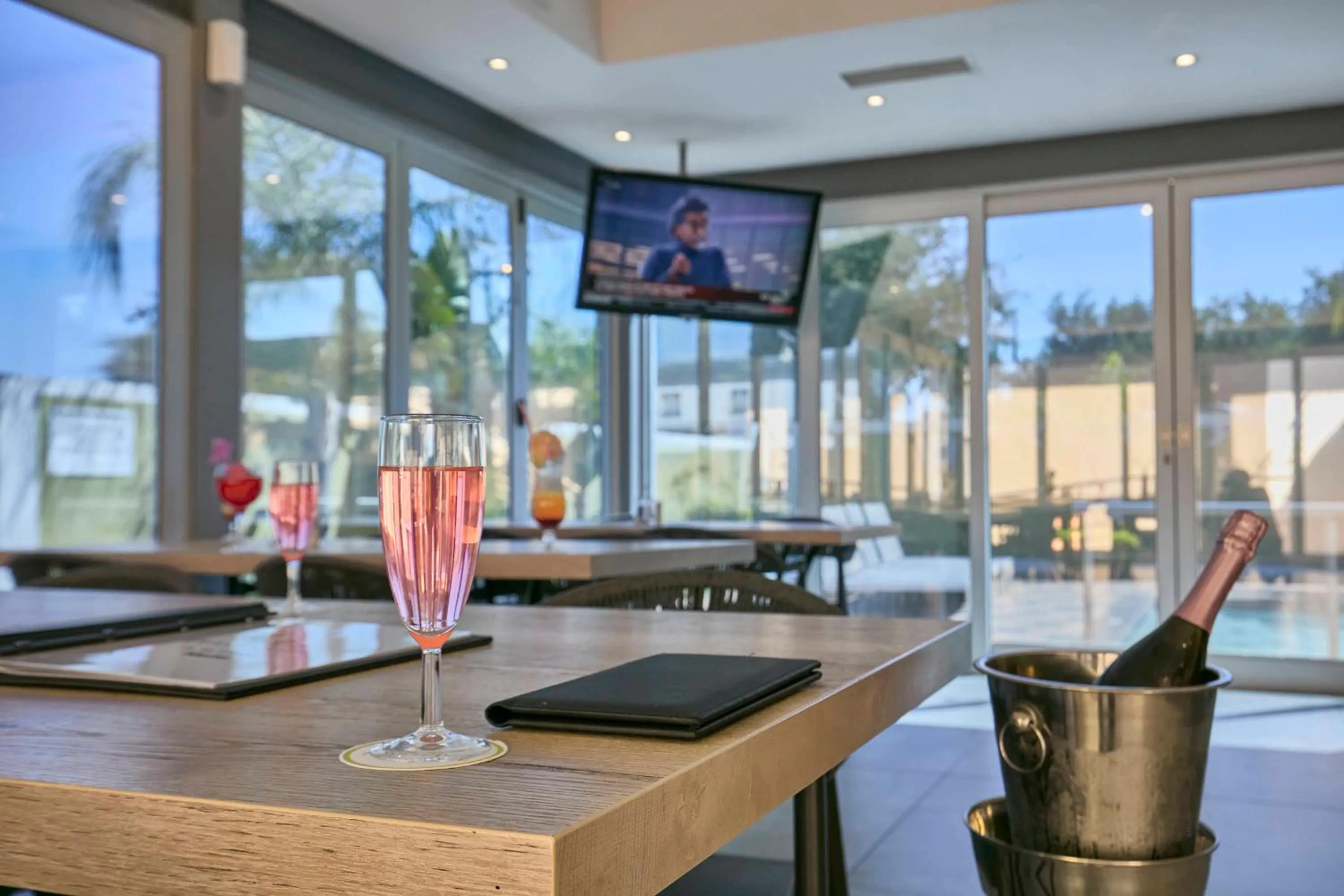 Restaurant/places to eat in Travelodge