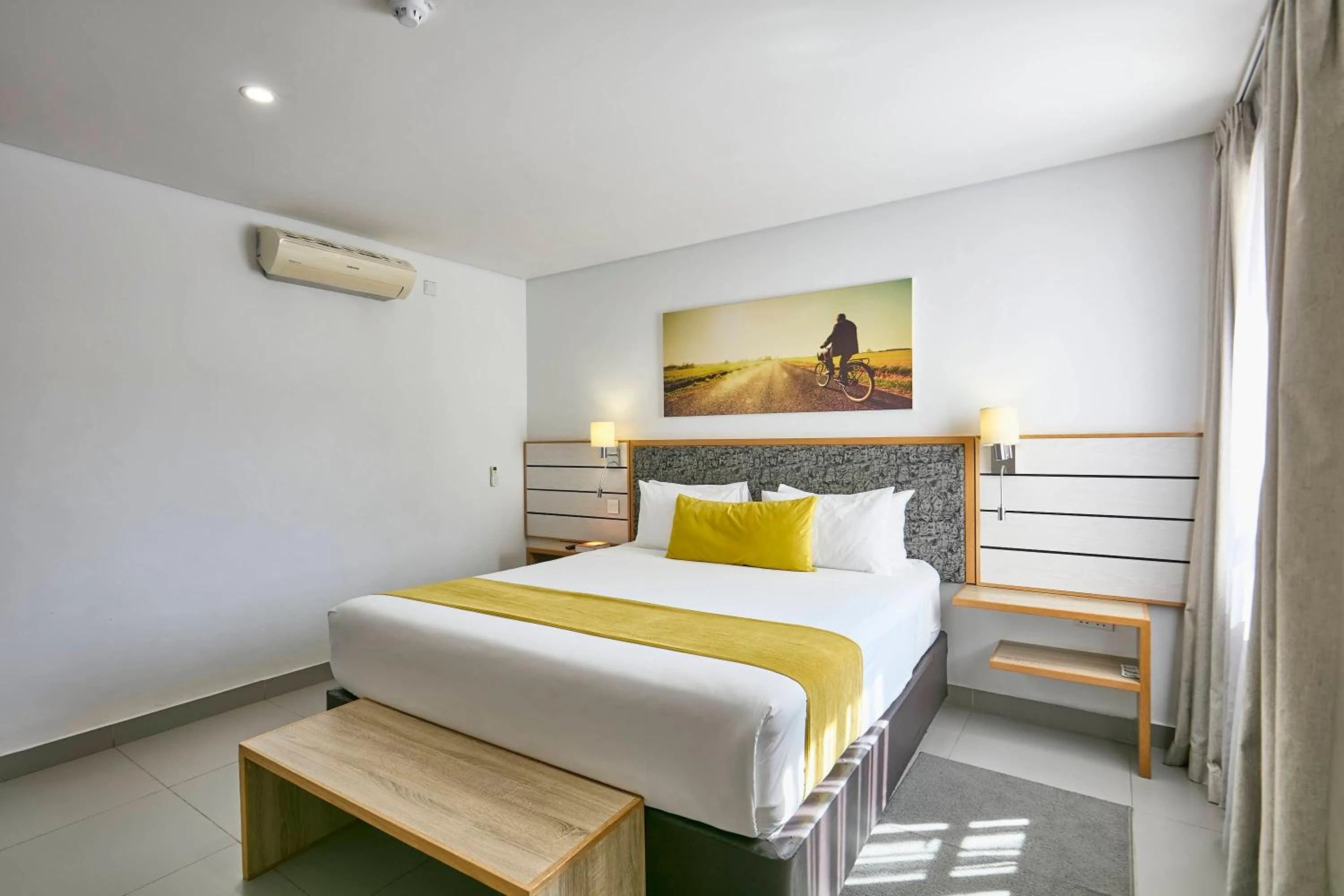 Property building, Bed in Travelodge