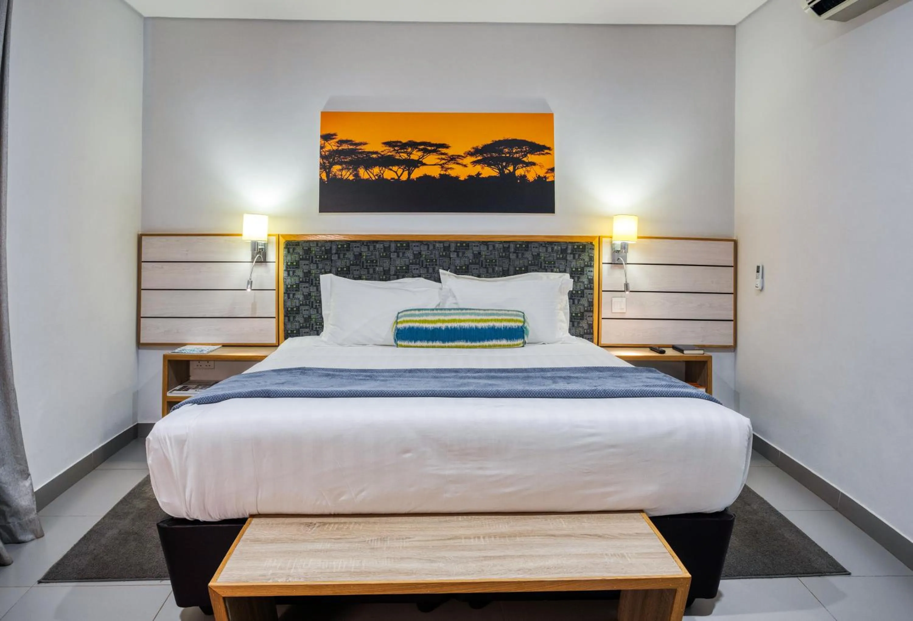 Property building, Bed in Travelodge