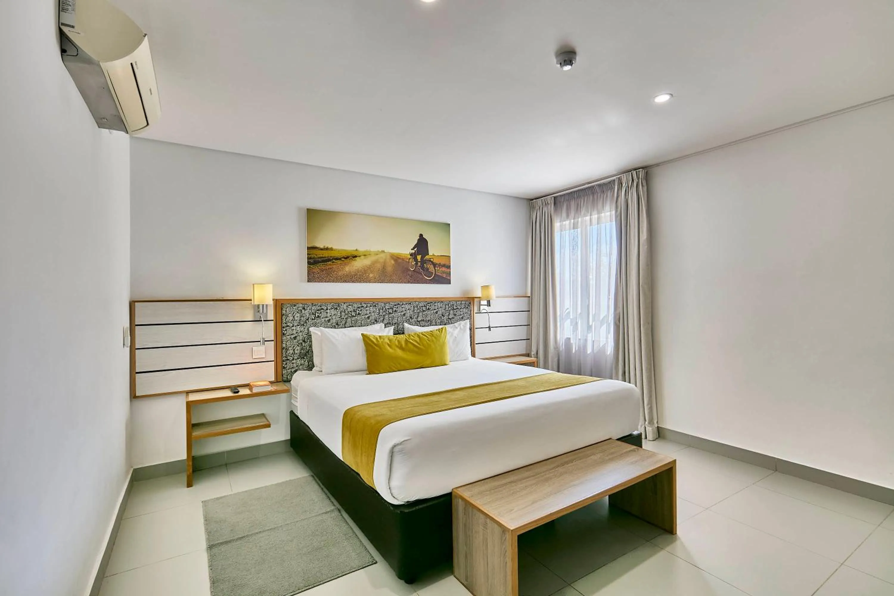 Property building, Bed in Travelodge