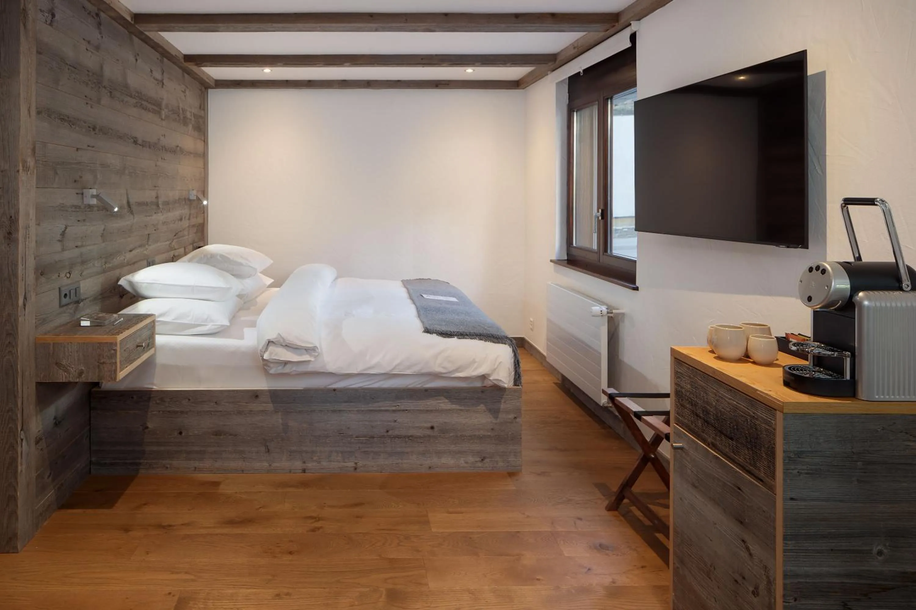 Photo of the whole room, Bed in Aïda Hôtel & Spa - "Adults Only" Relais & Châteaux