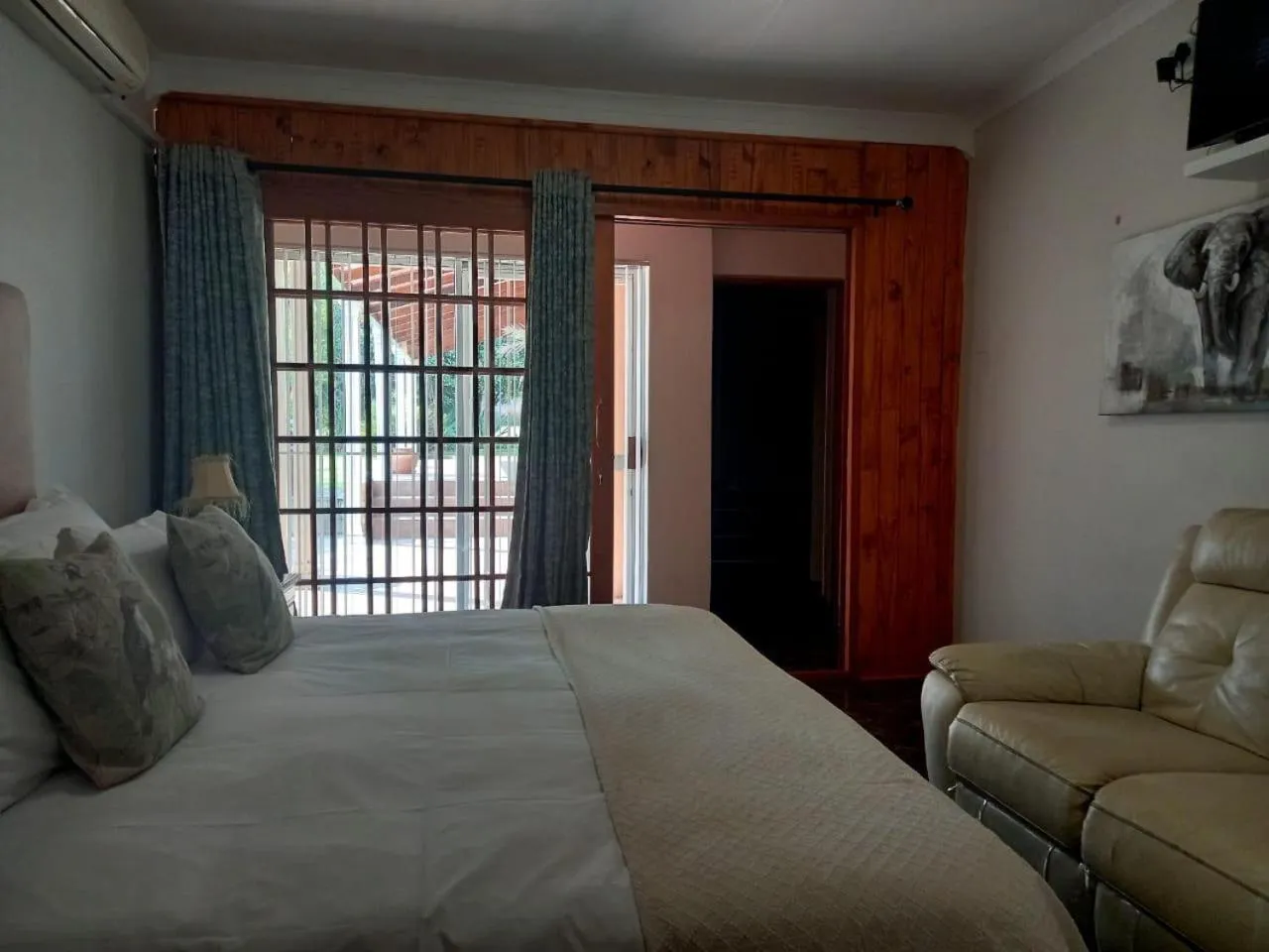 Bed in The Hills Guest House