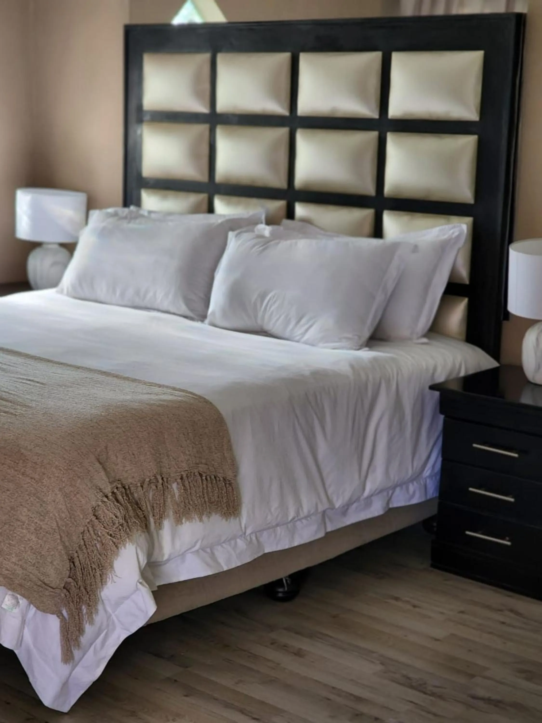 Photo of the whole room, Bed in The Hills Guest House