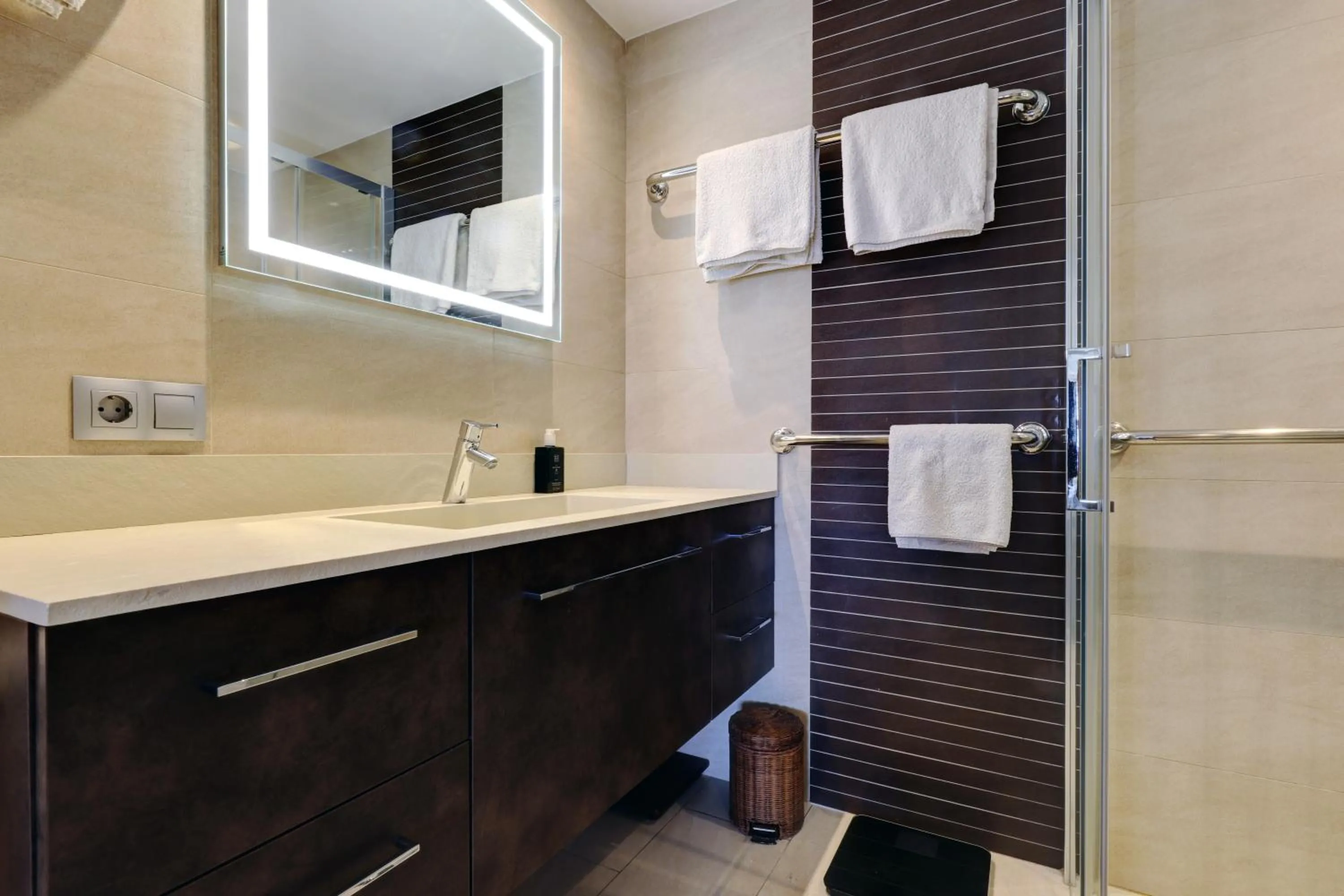 Apartment - Car included