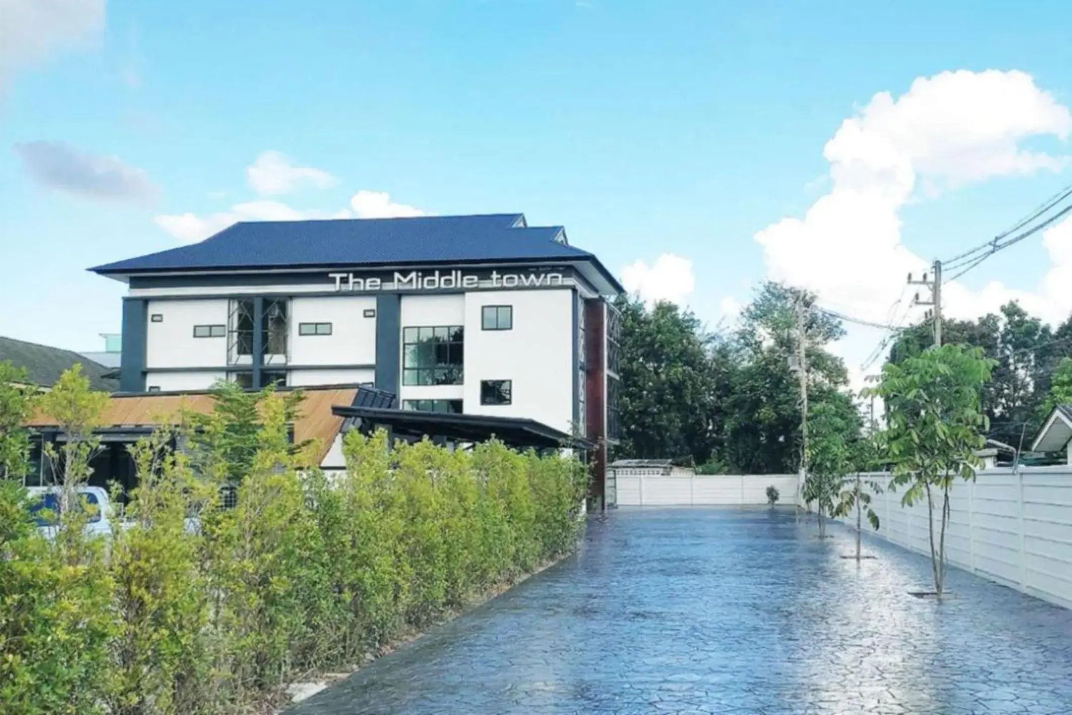 Property building in The Middle Town SHA Property building in The Middle Town SHA