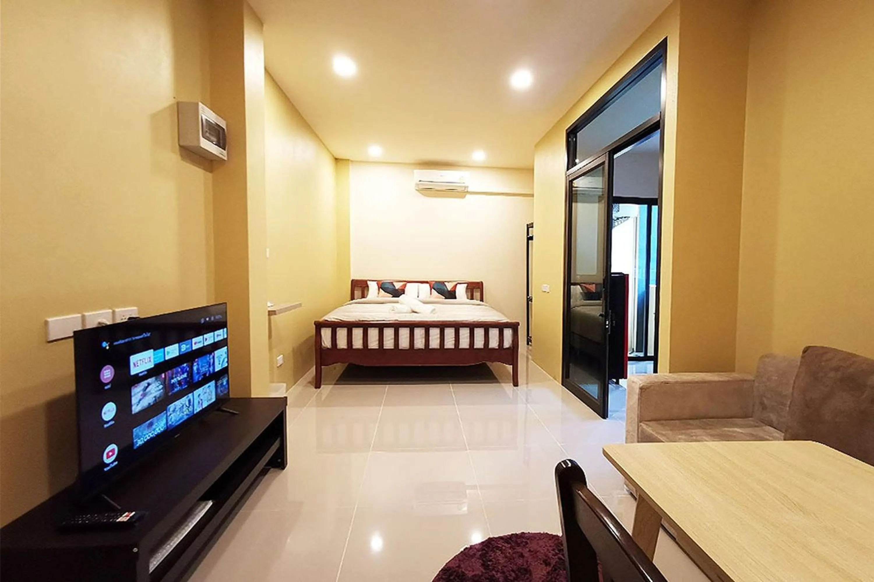 Property building, Bed in The Middle Town SHA