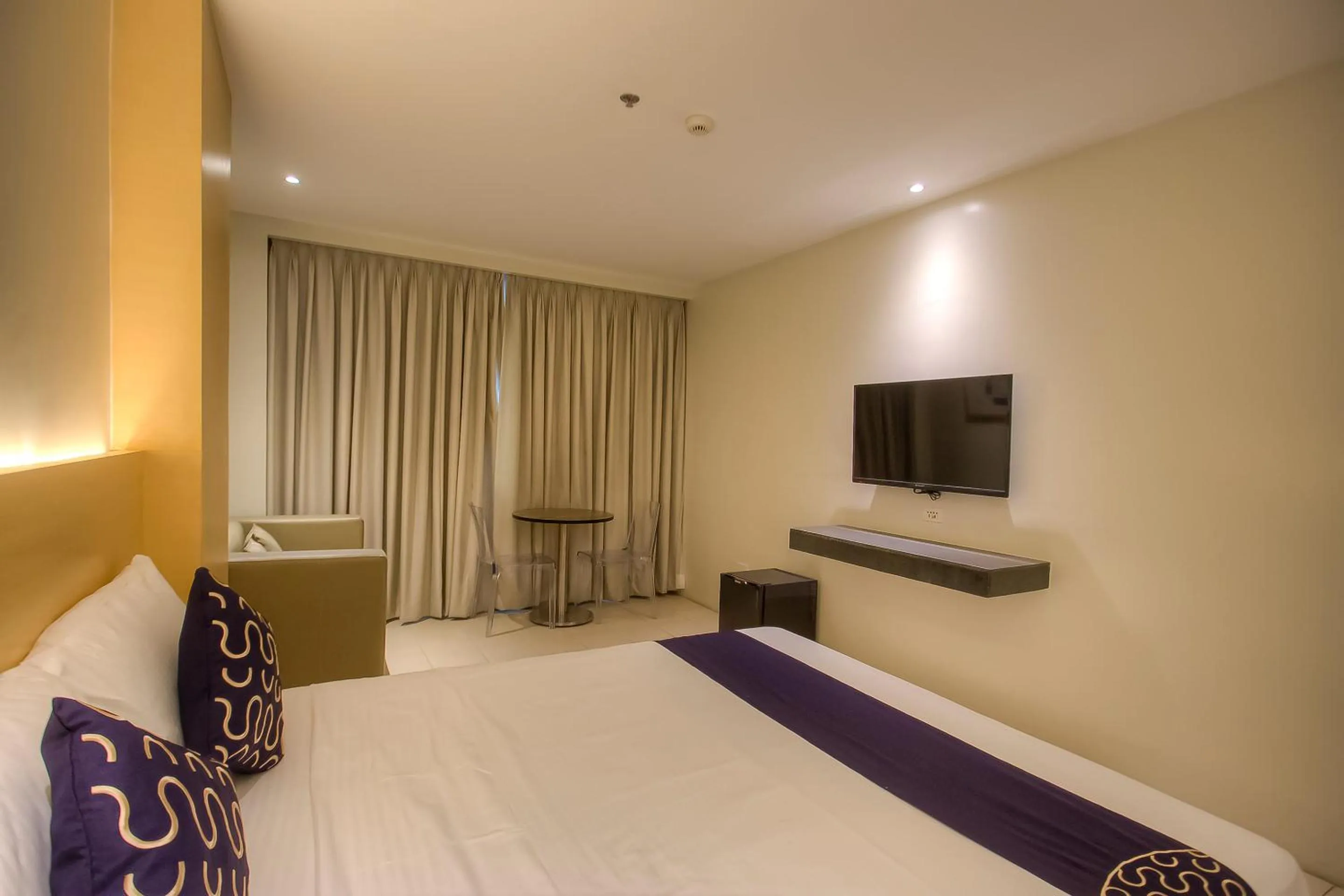 Facade/entrance, Bed in Capital O 827 Speciale Hotel