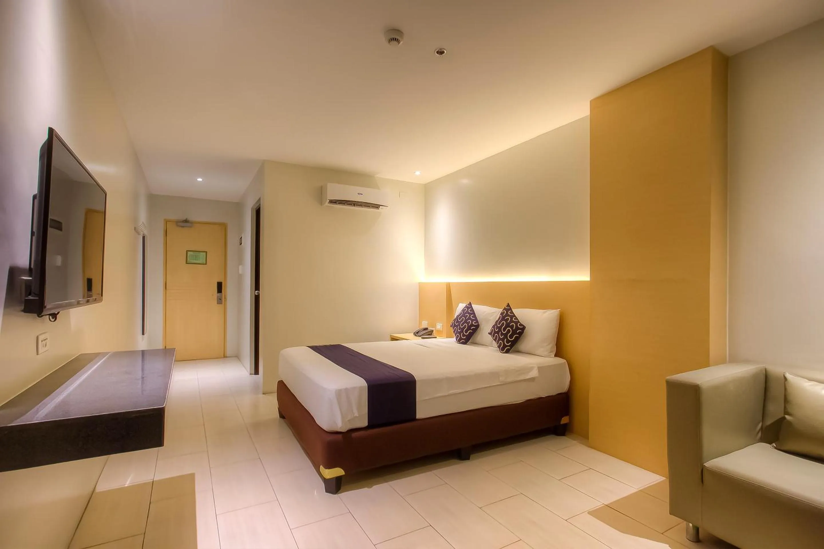 Lobby or reception, Bed in Capital O 827 Speciale Hotel
